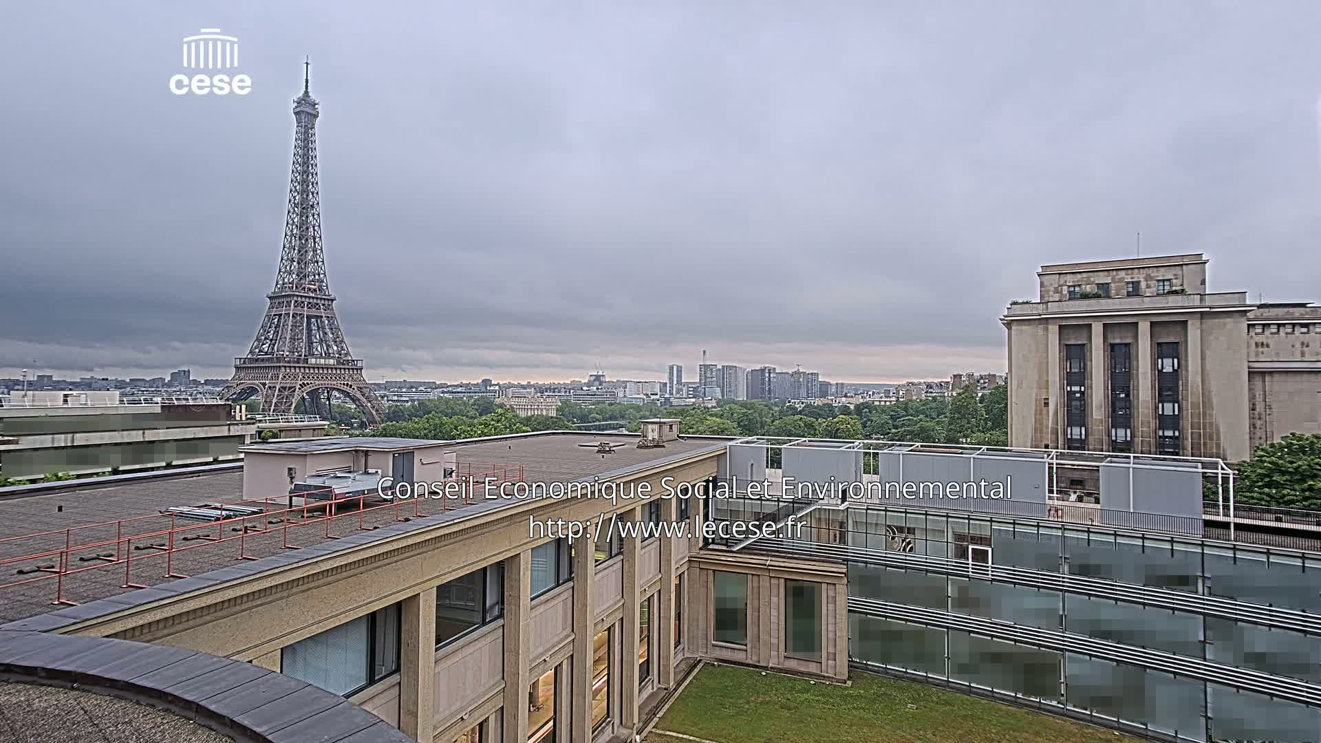 Paris, Eiffel Tower View from Palace of Jena (Palais d'Iena) Live Cam -  Paris, Métropole du Grand Paris,  Île-de-France, France