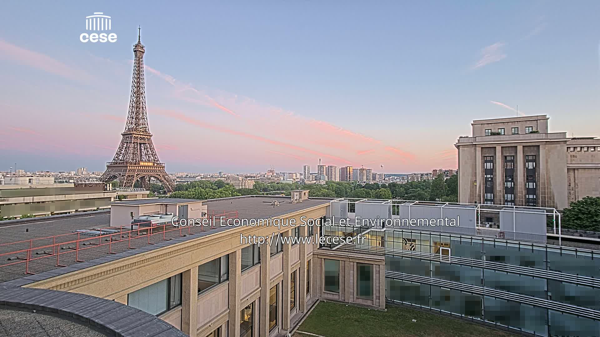 Paris, Eiffel Tower View from Palace of Jena (Palais d'Iena) Live Cam -  Paris, Métropole du Grand Paris,  Île-de-France, France