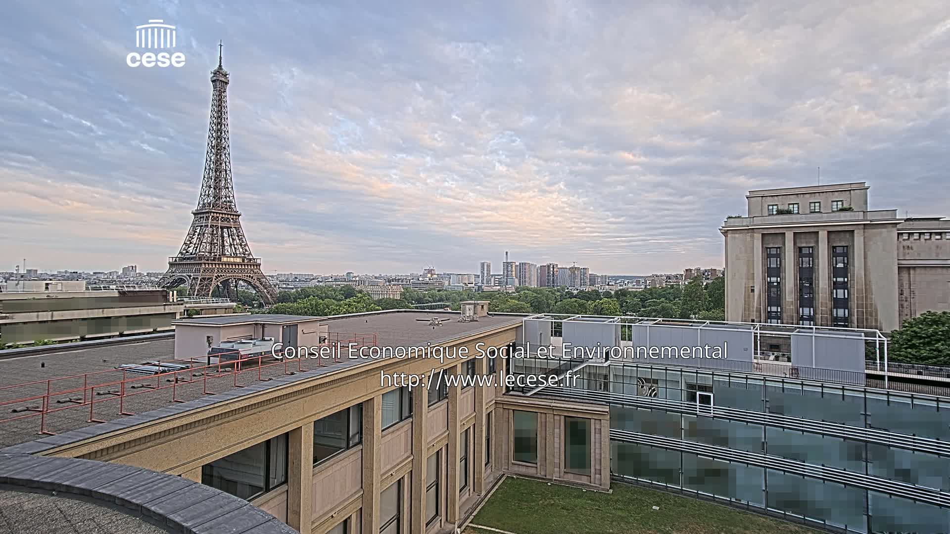 Paris, Eiffel Tower View from Palace of Jena (Palais d'Iena) Live Cam -  Paris, Métropole du Grand Paris,  Île-de-France, France