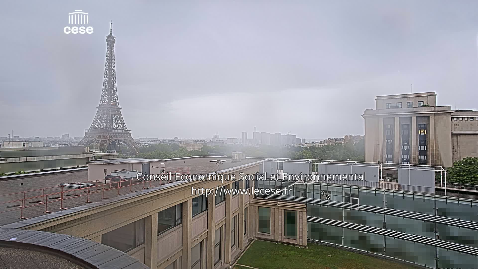 Paris, Eiffel Tower View from Palace of Jena (Palais d'Iena) Live Cam -  Paris, Métropole du Grand Paris,  Île-de-France, France