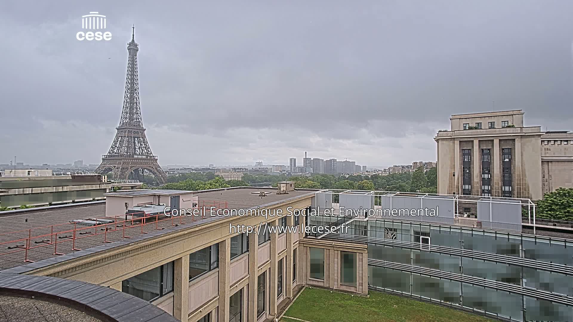 Paris, Eiffel Tower View from Palace of Jena (Palais d'Iena) Live Cam -  Paris, Métropole du Grand Paris,  Île-de-France, France
