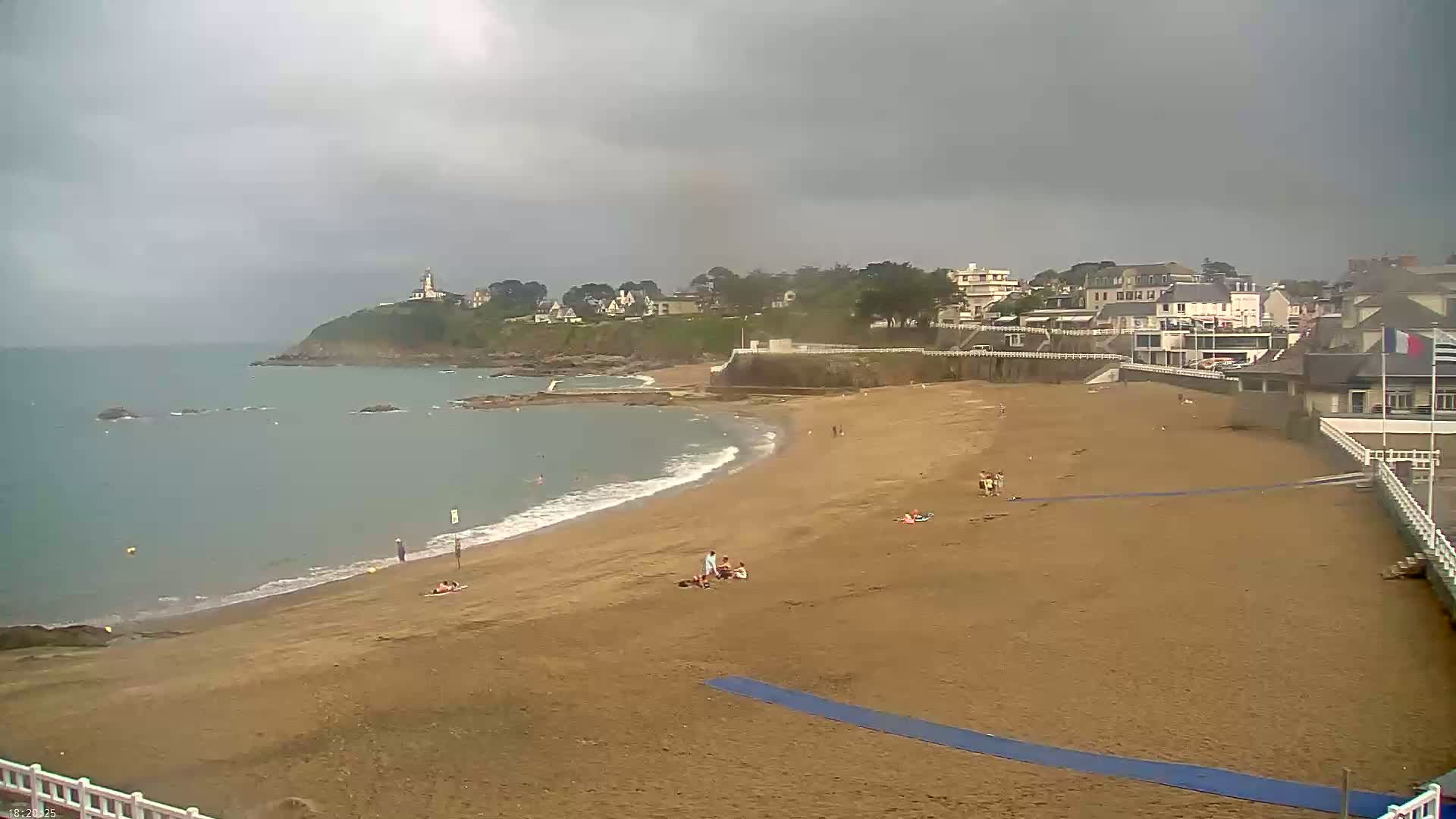 Saint-Quay-Portrieux Beach Live Cam - Saint-Breiuc, Cotes-d'Armor, Bretagne, France