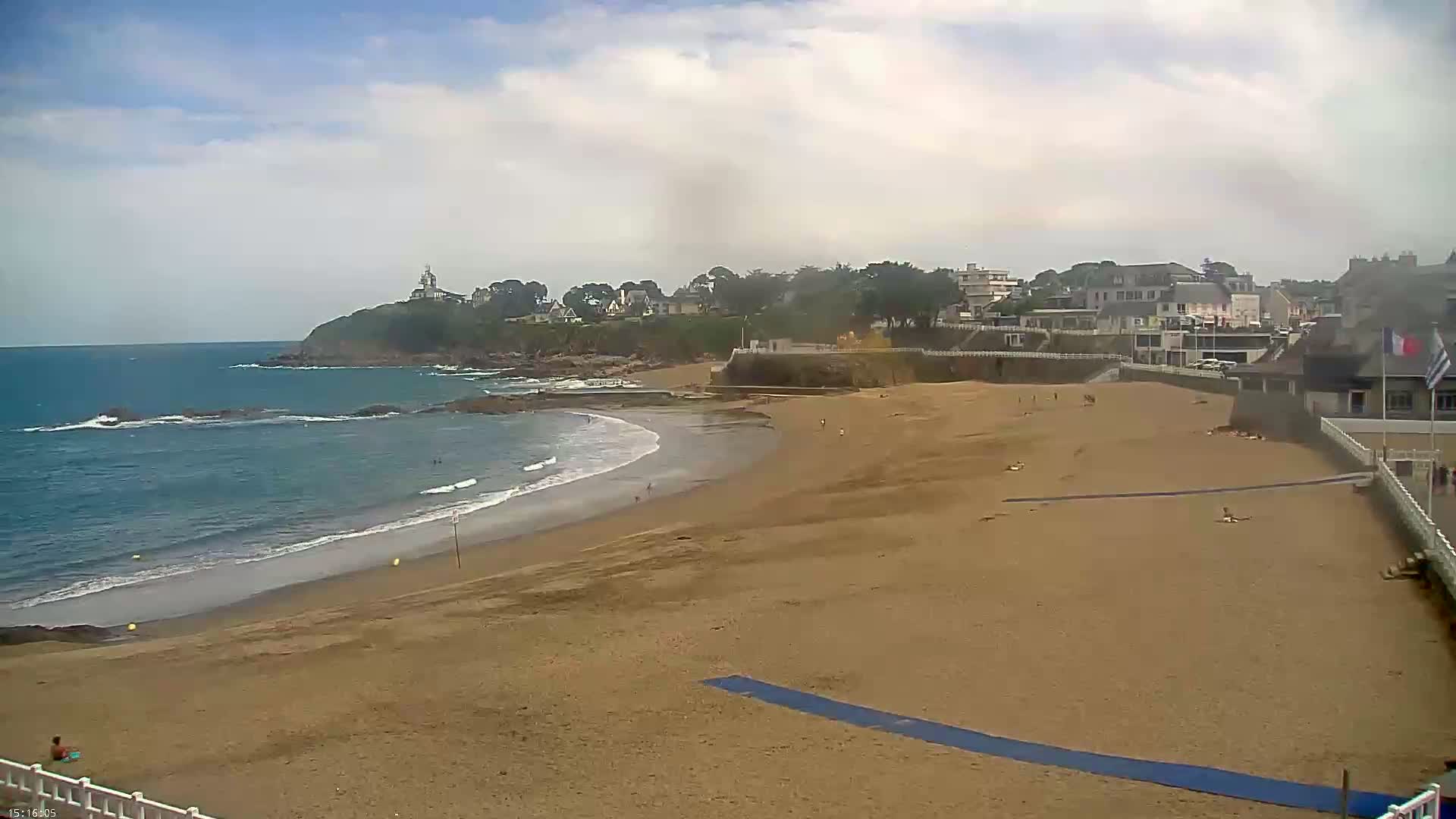 Saint-Quay-Portrieux Beach Live Cam - Saint-Breiuc, Cotes-d'Armor, Bretagne, France