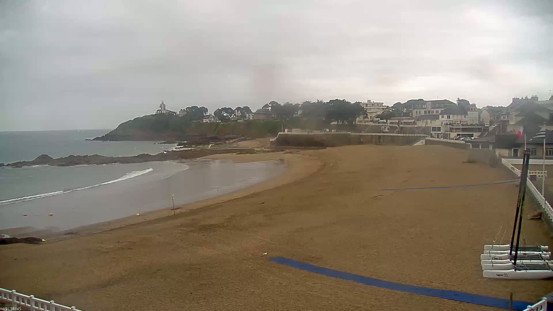 Saint-Quay-Portrieux Beach Live Cam - Saint-Breiuc, Cotes-d'Armor, Bretagne, France
