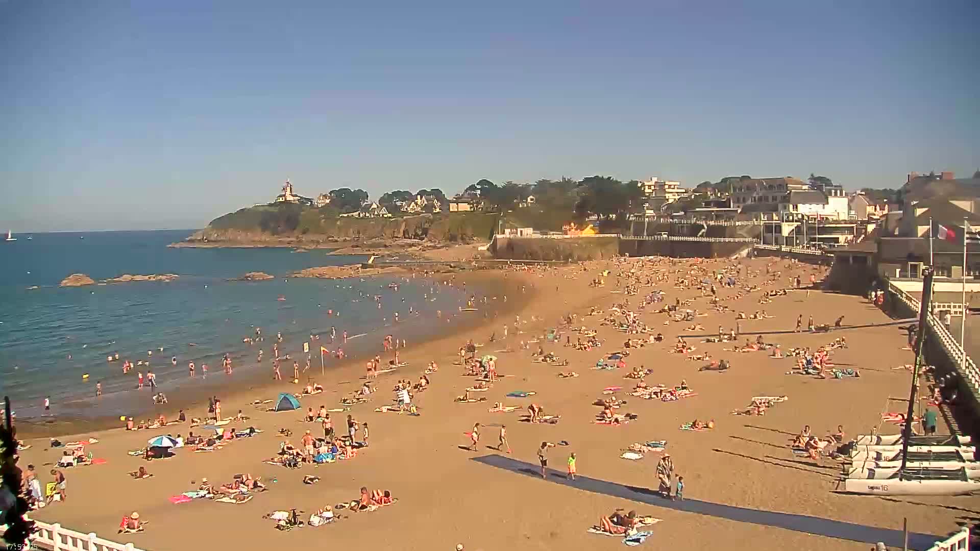 Saint-Quay-Portrieux Beach Live Cam - Saint-Breiuc, Cotes-d'Armor, Bretagne, France