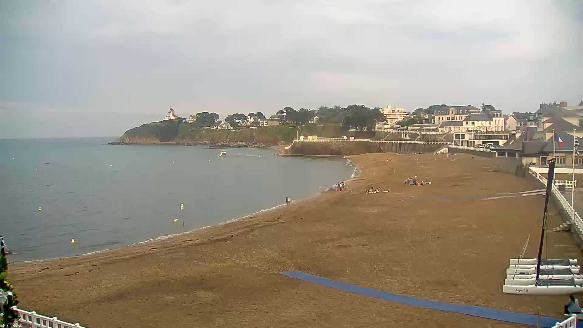 Saint-Quay-Portrieux Beach Live Cam - Saint-Breiuc, Cotes-d'Armor, Bretagne, France