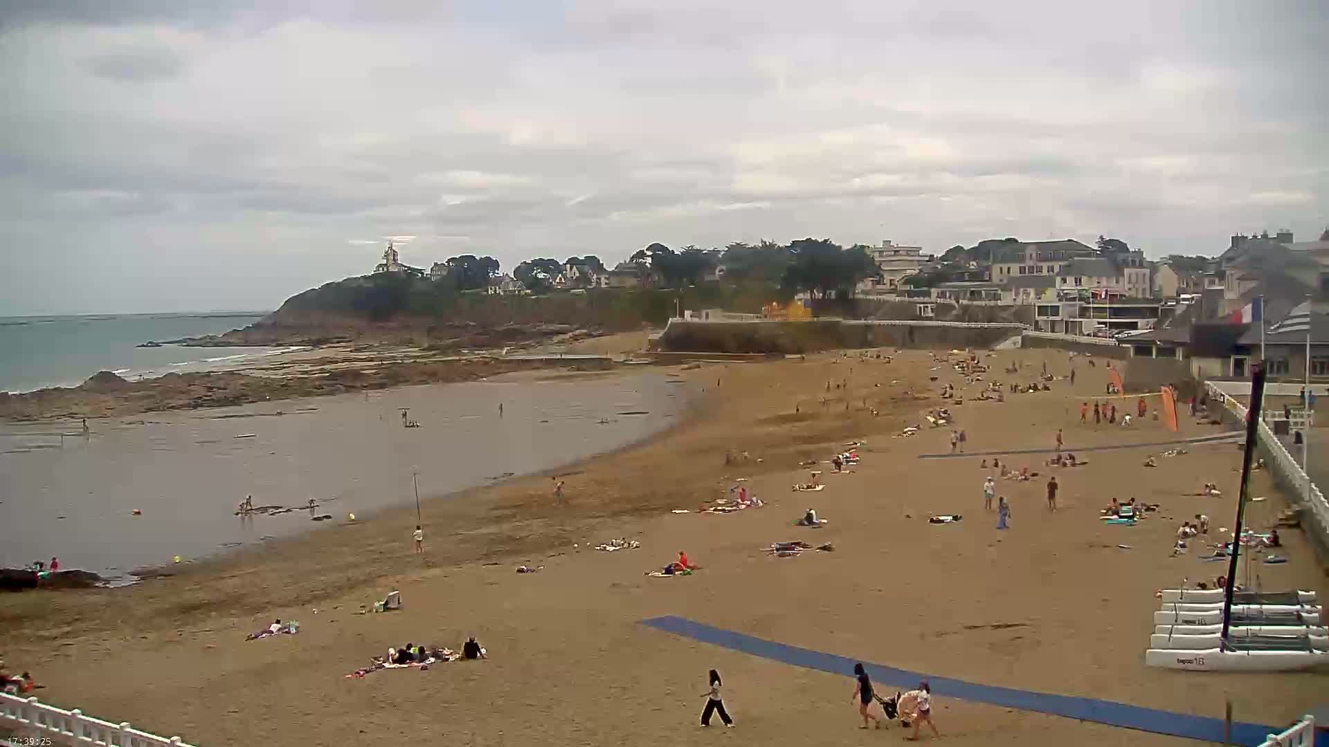 Saint-Quay-Portrieux Beach Live Cam - Saint-Breiuc, Cotes-d'Armor, Bretagne, France