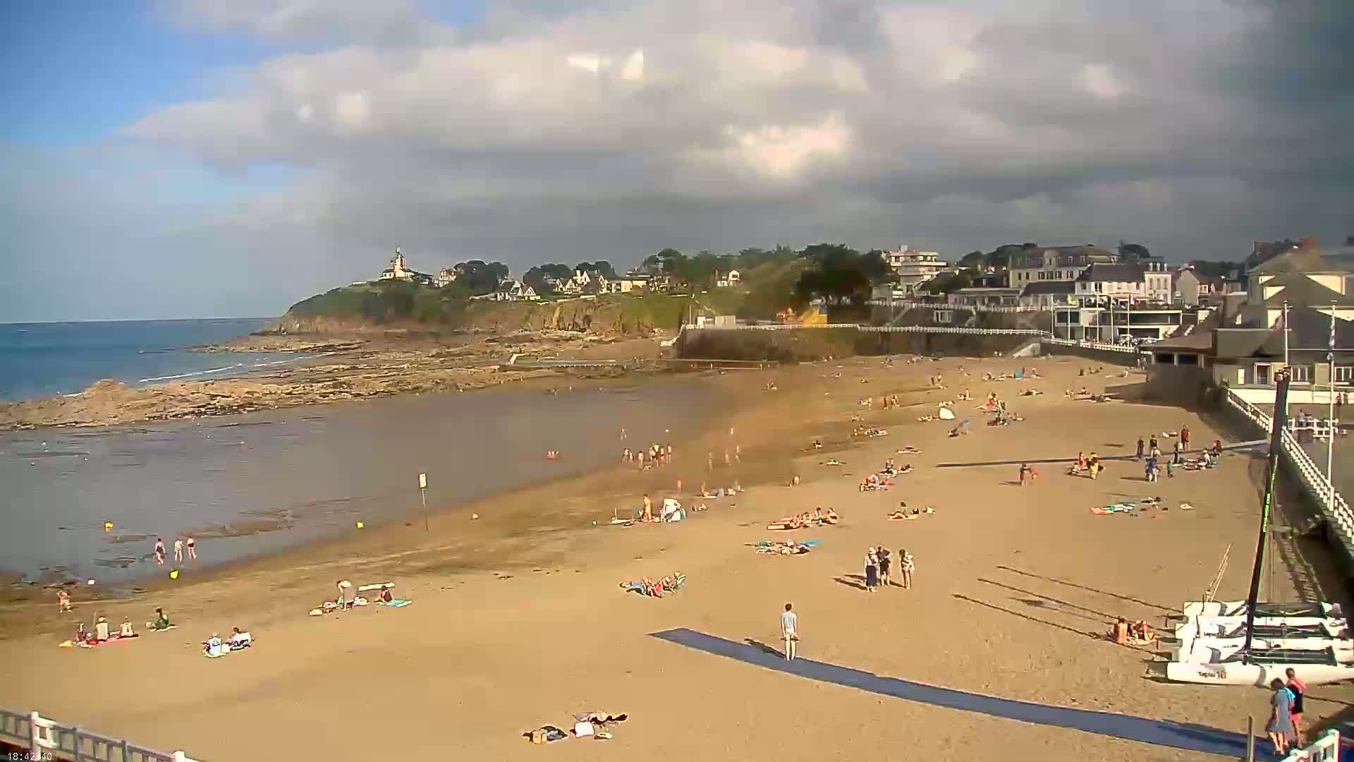 Saint-Quay-Portrieux Beach Live Cam - Saint-Breiuc, Cotes-d'Armor, Bretagne, France