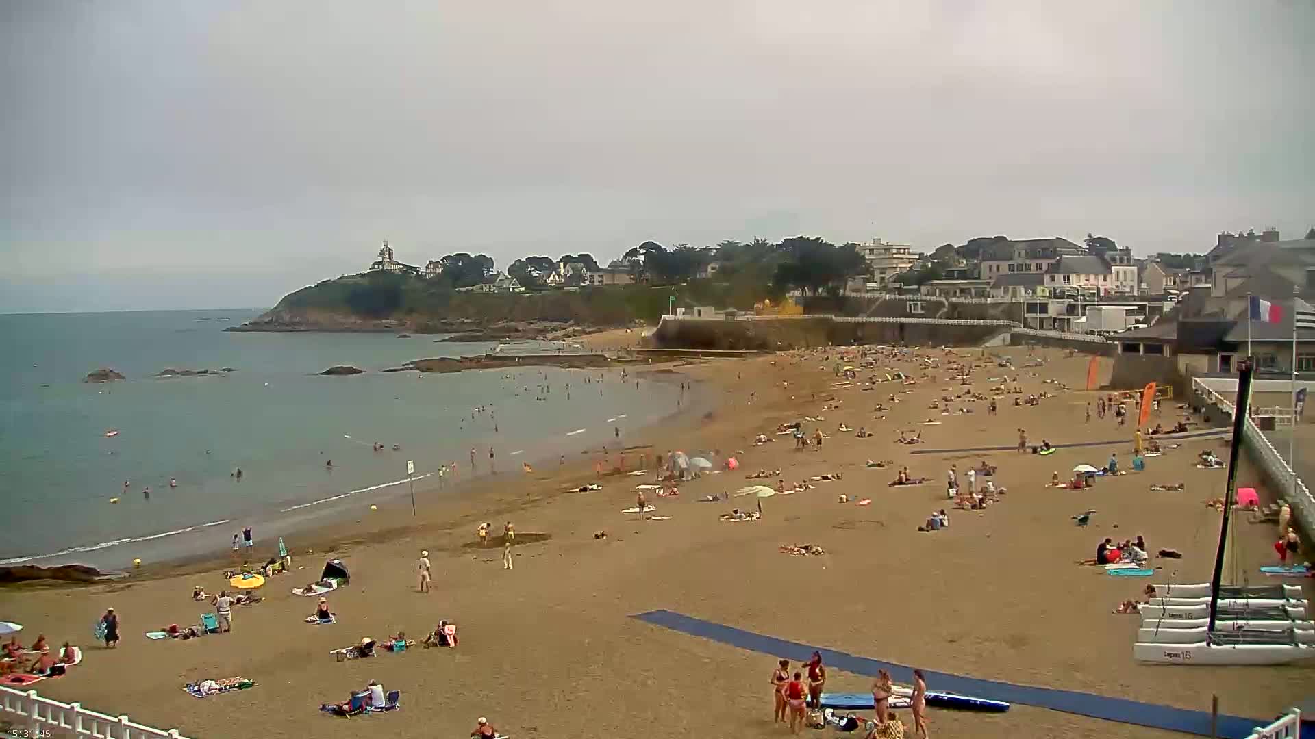 Saint-Quay-Portrieux Beach Live Cam - Saint-Breiuc, Cotes-d'Armor, Bretagne, France