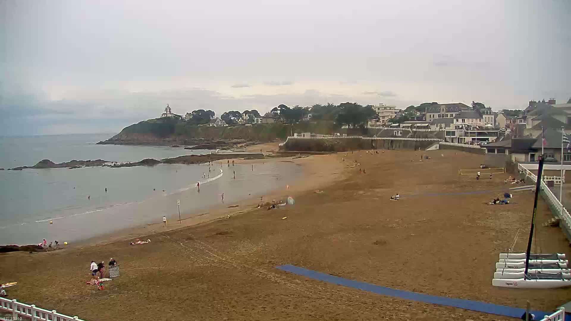 Saint-Quay-Portrieux Beach Live Cam - Saint-Breiuc, Cotes-d'Armor, Bretagne, France