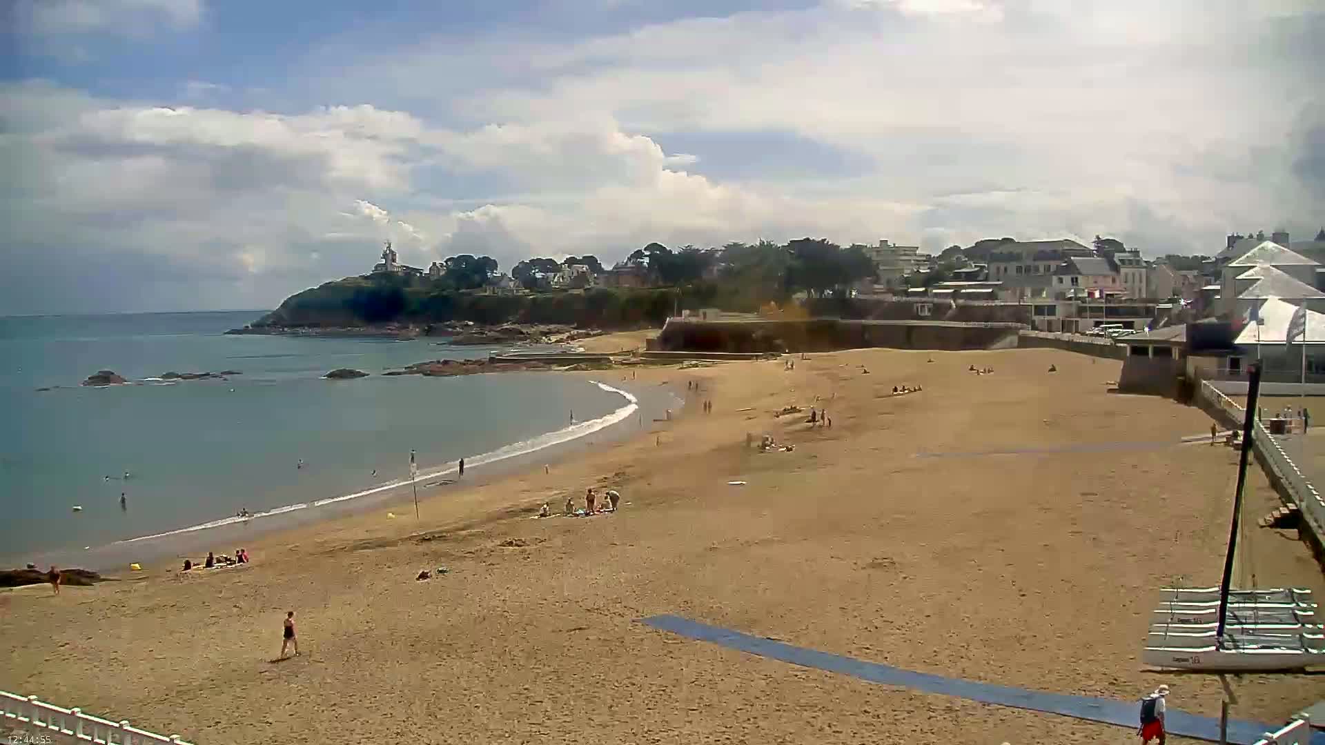 Saint-Quay-Portrieux Beach Live Cam - Saint-Breiuc, Cotes-d'Armor, Bretagne, France