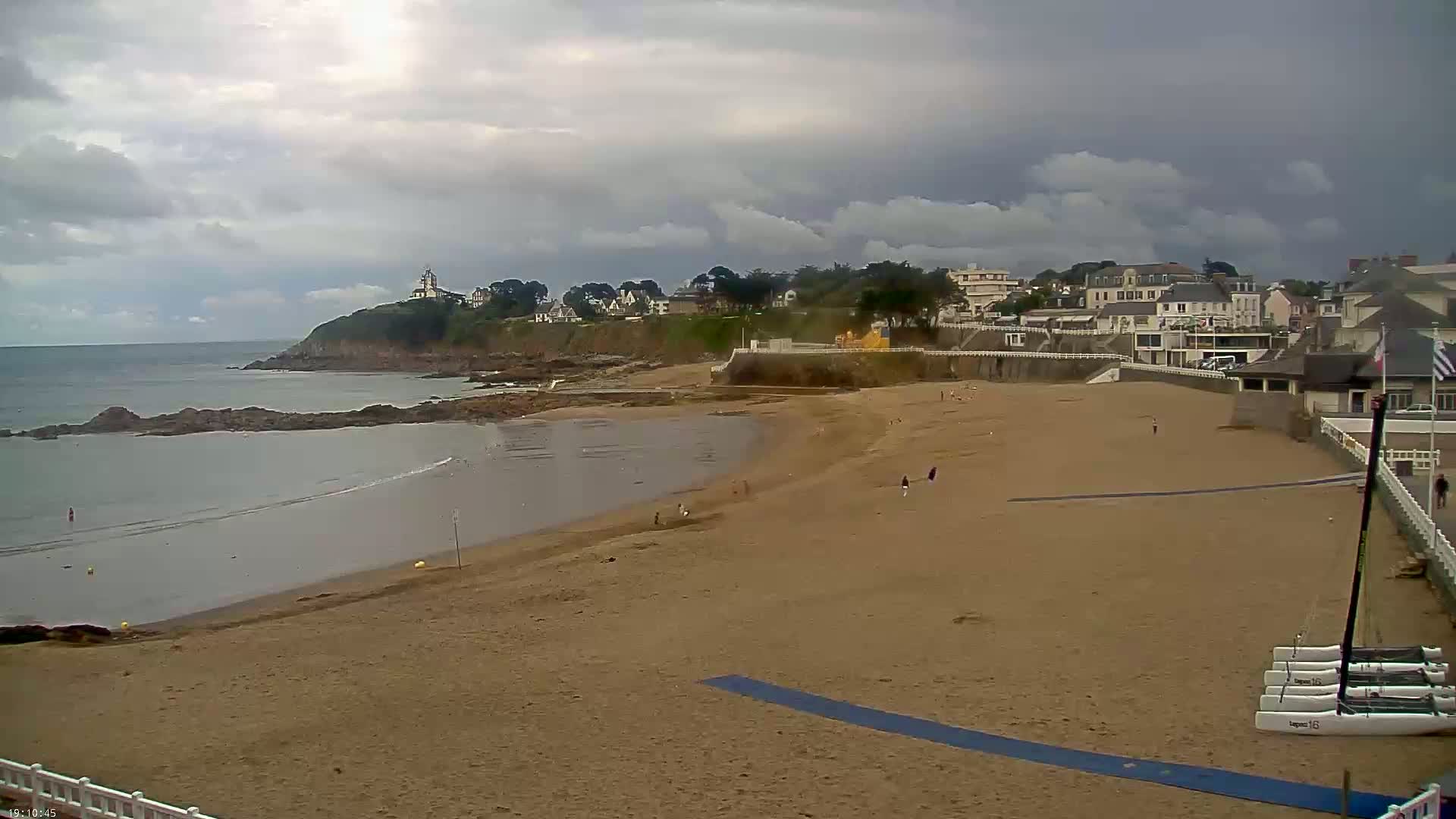 Saint-Quay-Portrieux Beach Live Cam - Saint-Breiuc, Cotes-d'Armor, Bretagne, France