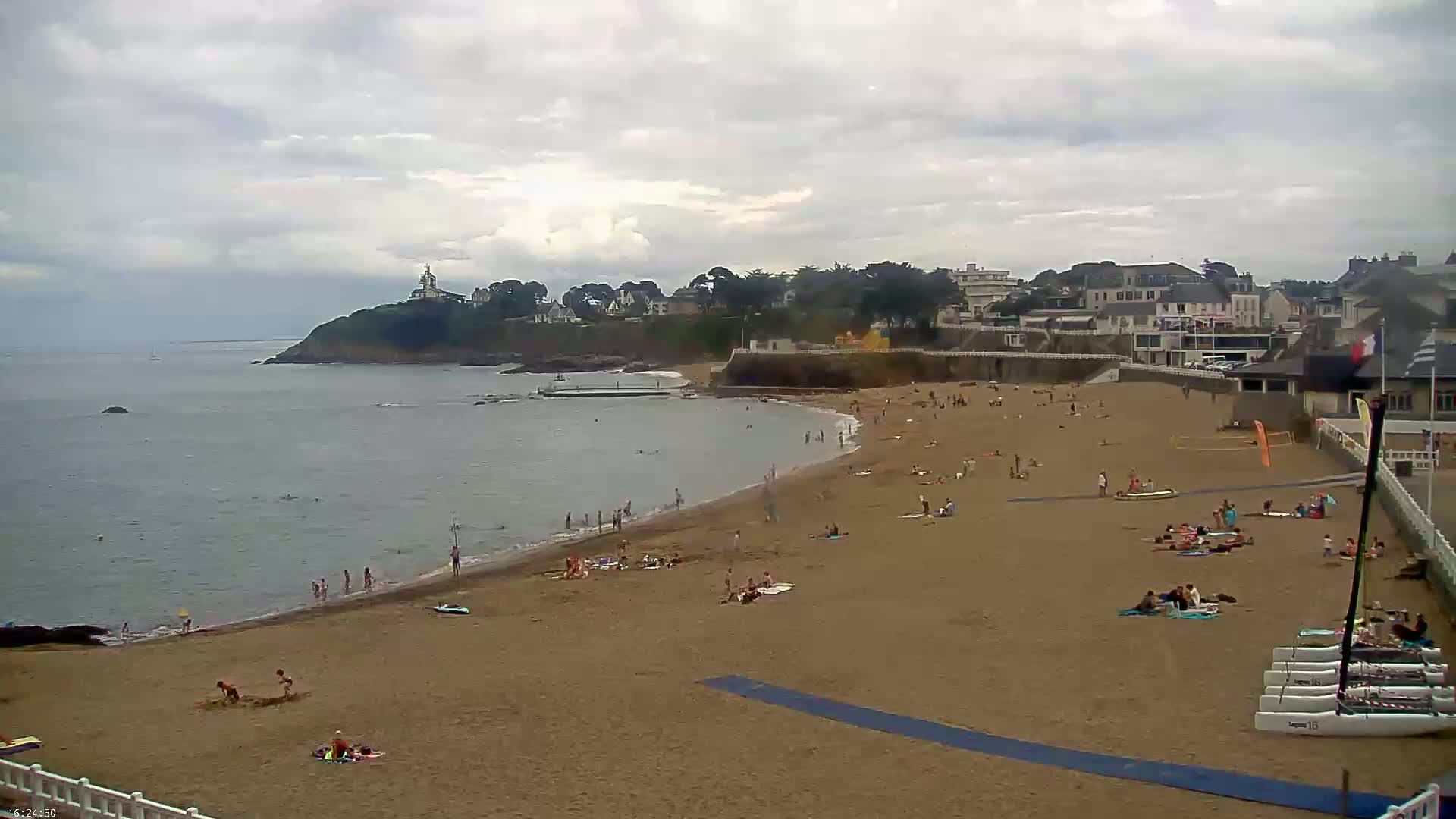 Saint-Quay-Portrieux Beach Live Cam - Saint-Breiuc, Cotes-d'Armor, Bretagne, France