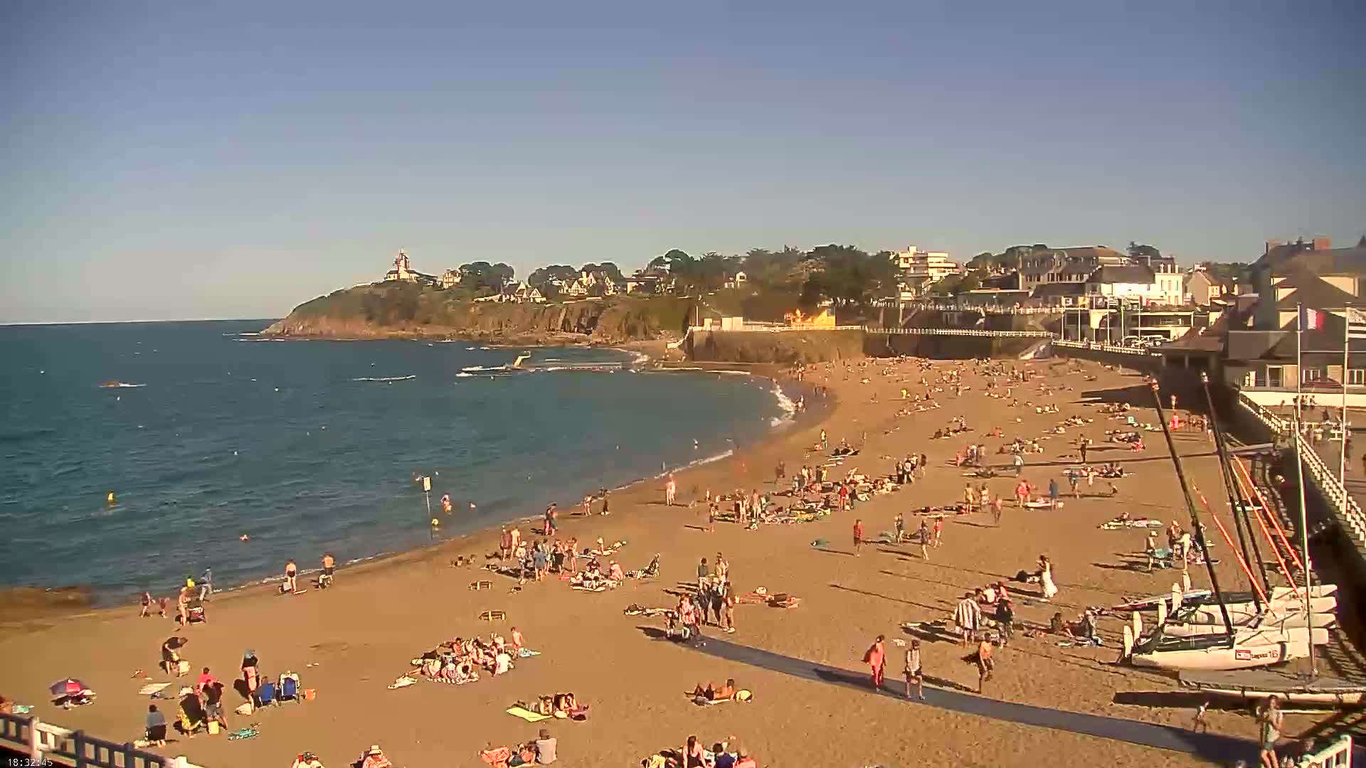 Saint-Quay-Portrieux Beach Live Cam - Saint-Breiuc, Cotes-d'Armor, Bretagne, France