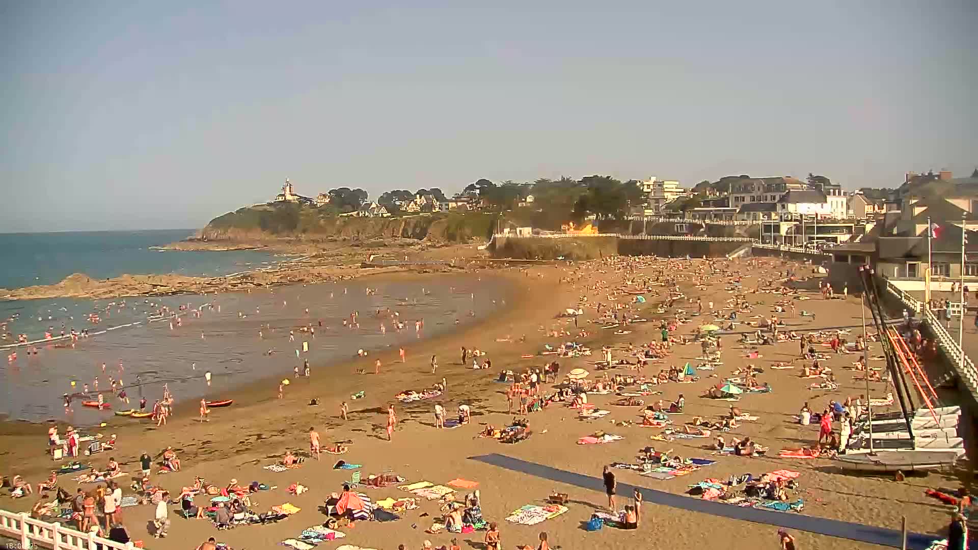Saint-Quay-Portrieux Beach Live Cam - Saint-Breiuc, Cotes-d'Armor, Bretagne, France