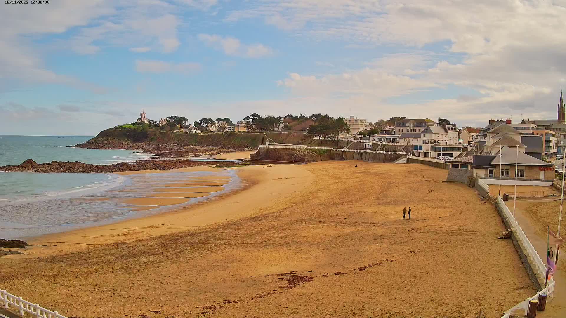 Saint-Quay-Portrieux Beach Live Cam - Saint-Breiuc, Cotes-d'Armor, Bretagne, France