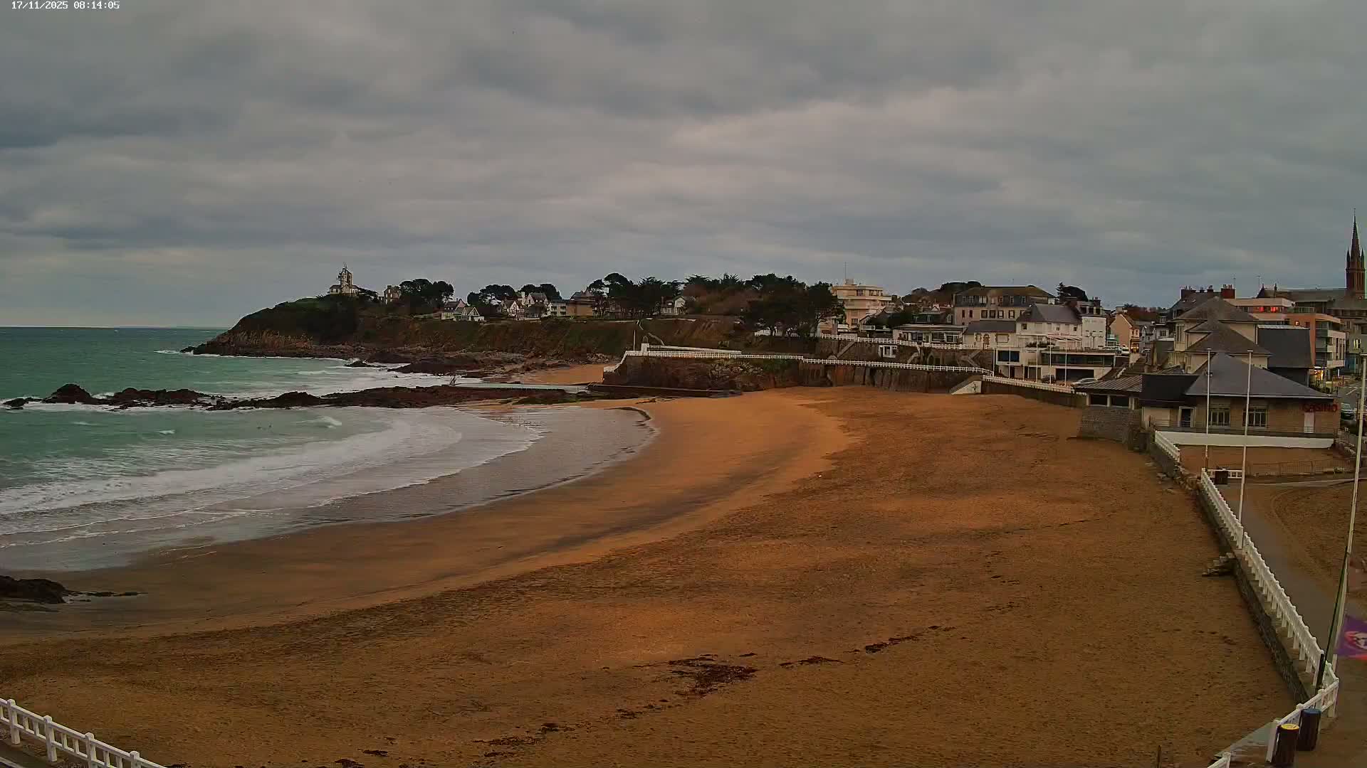Saint-Quay-Portrieux Beach Live Cam - Saint-Breiuc, Cotes-d'Armor, Bretagne, France