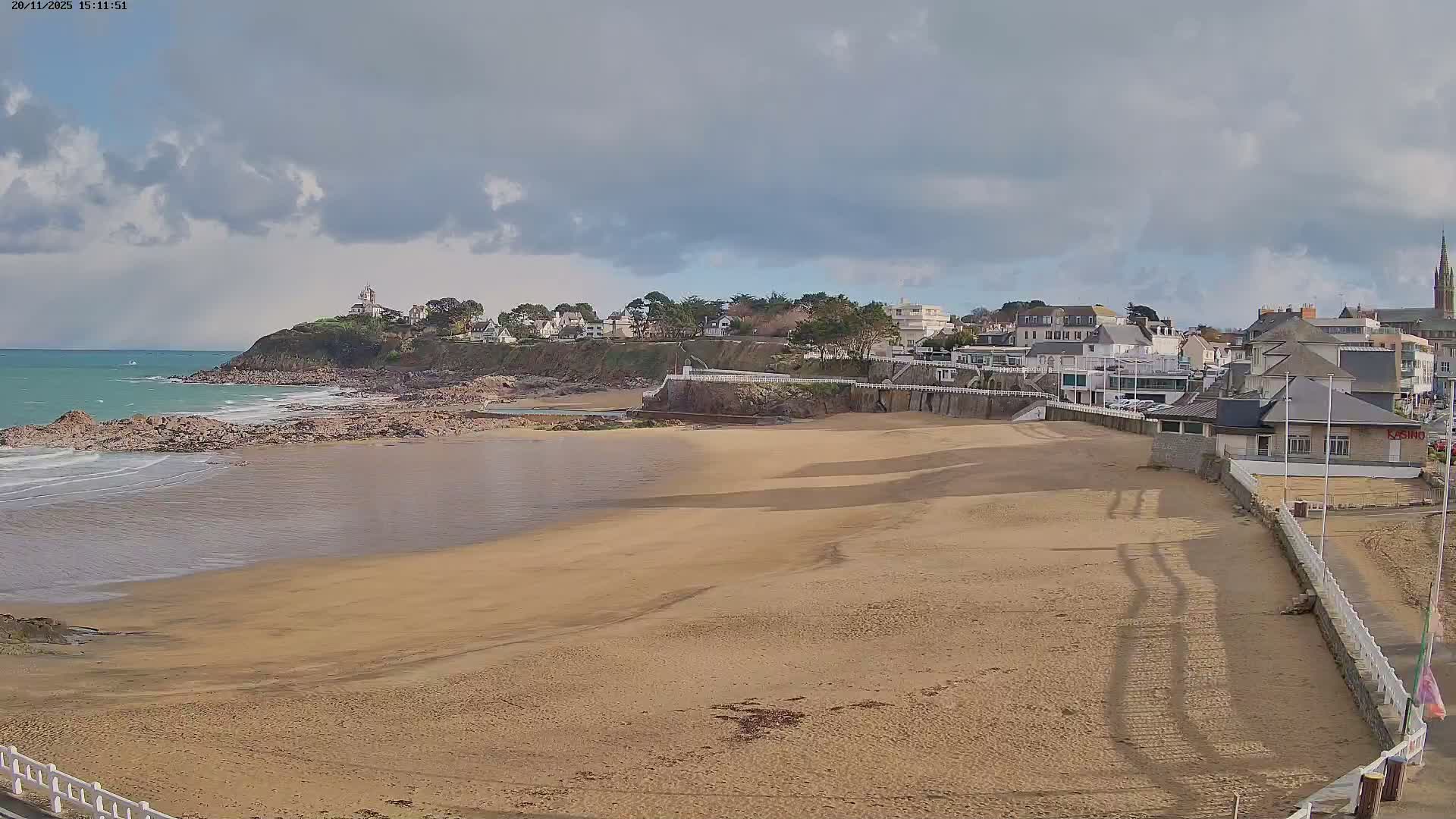 Saint-Quay-Portrieux Beach Live Cam - Saint-Breiuc, Cotes-d'Armor, Bretagne, France