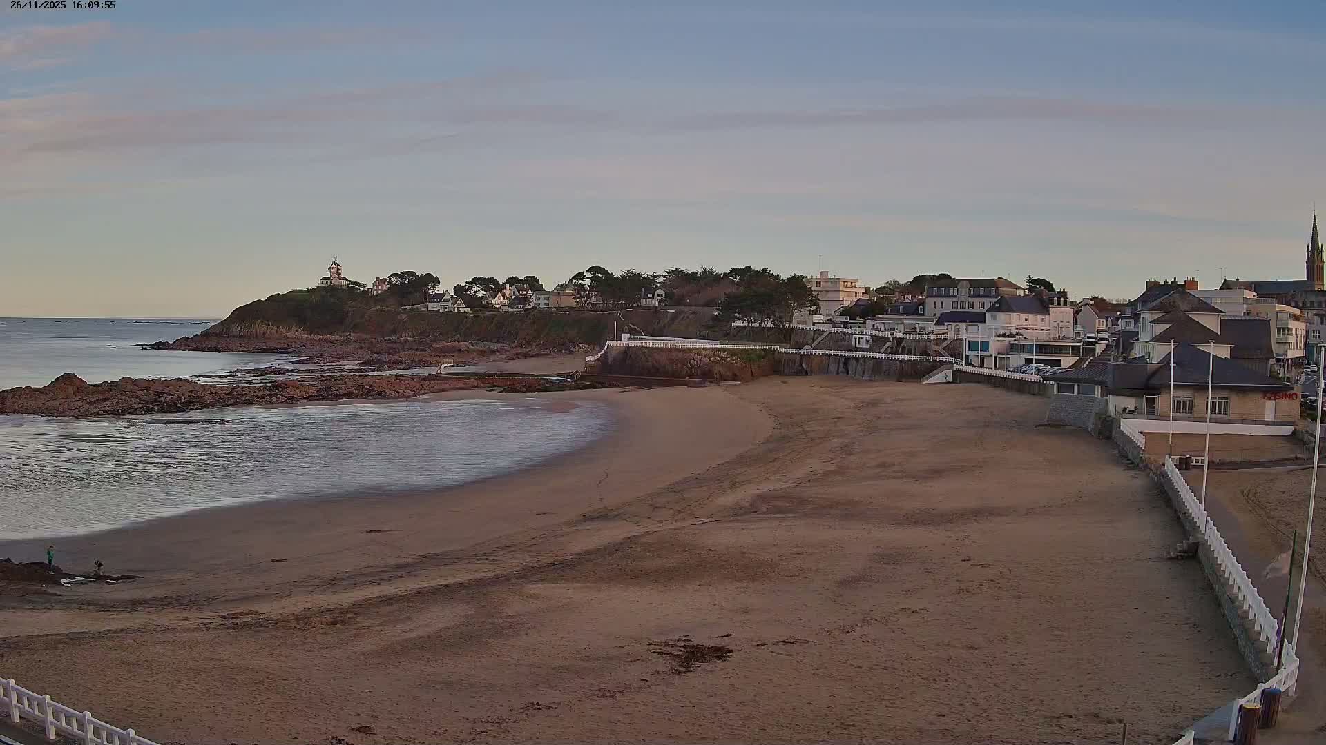 Saint-Quay-Portrieux Beach Live Cam - Saint-Breiuc, Cotes-d'Armor, Bretagne, France