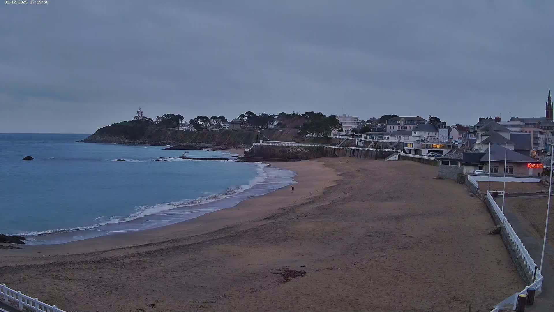 Saint-Quay-Portrieux Beach Live Cam - Saint-Breiuc, Cotes-d'Armor, Bretagne, France