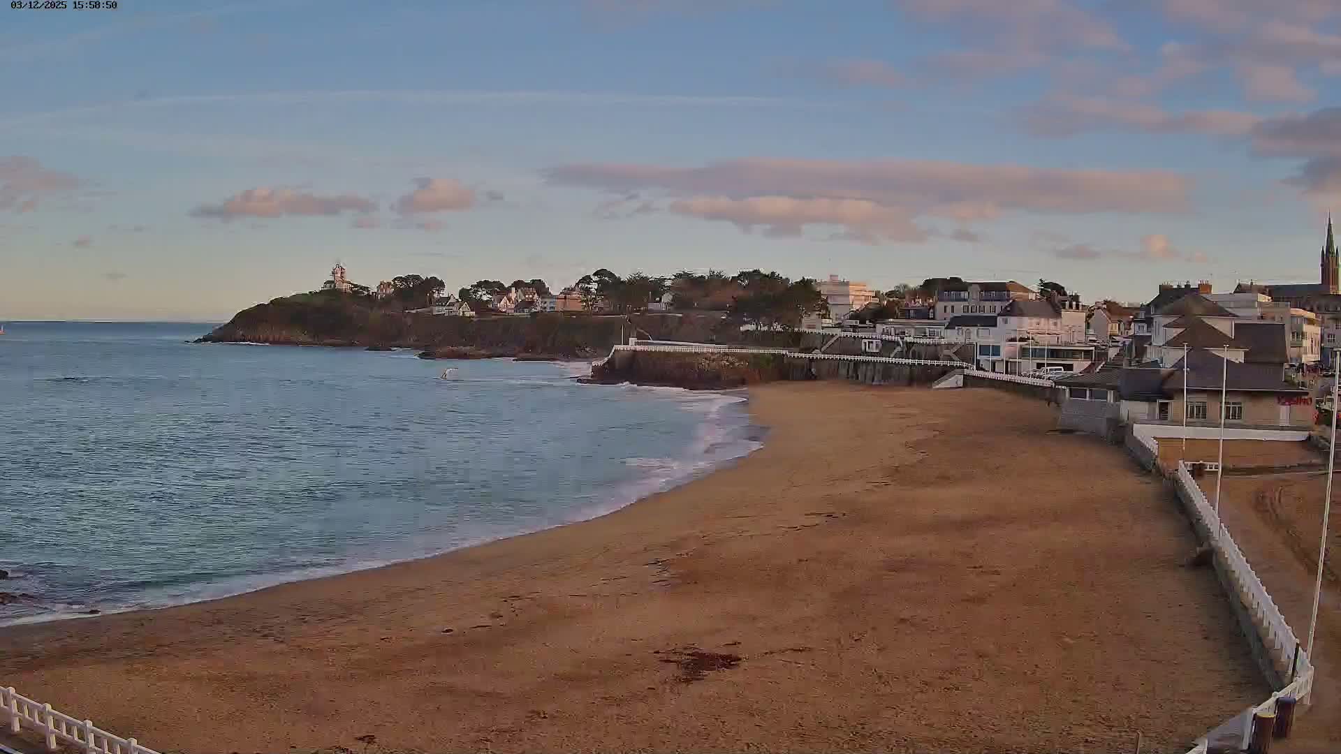 Saint-Quay-Portrieux Beach Live Cam - Saint-Breiuc, Cotes-d'Armor, Bretagne, France