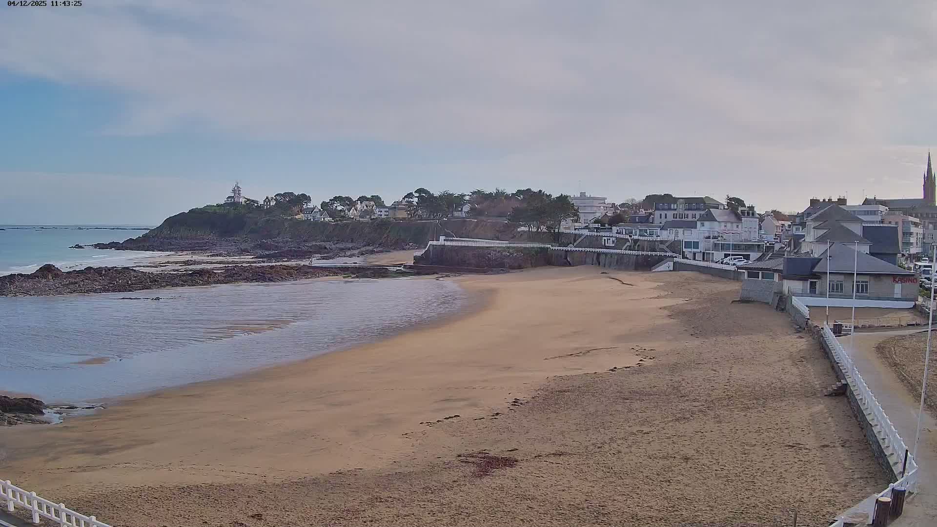 Saint-Quay-Portrieux Beach Live Cam - Saint-Breiuc, Cotes-d'Armor, Bretagne, France