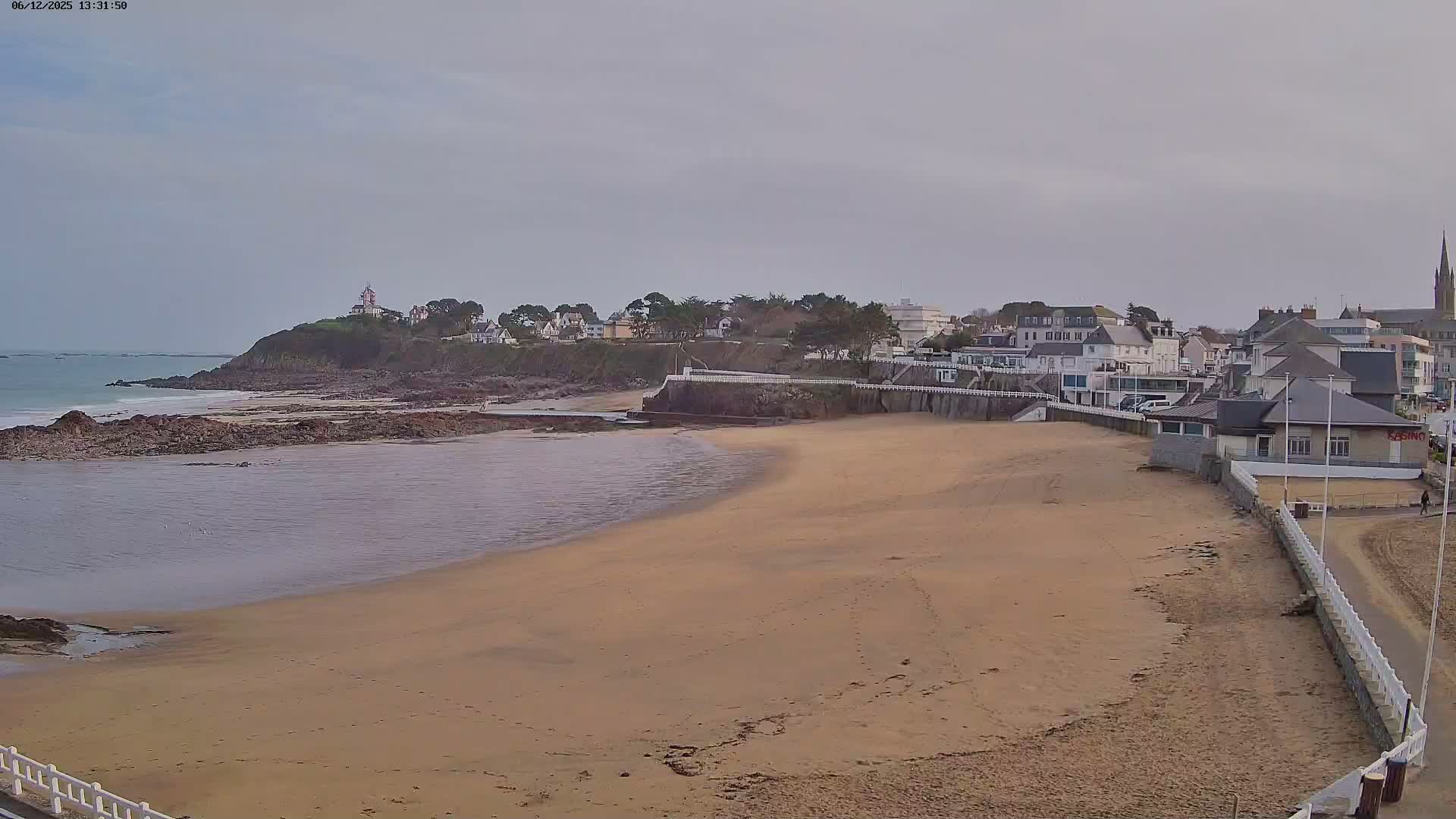 Saint-Quay-Portrieux Beach Live Cam - Saint-Breiuc, Cotes-d'Armor, Bretagne, France