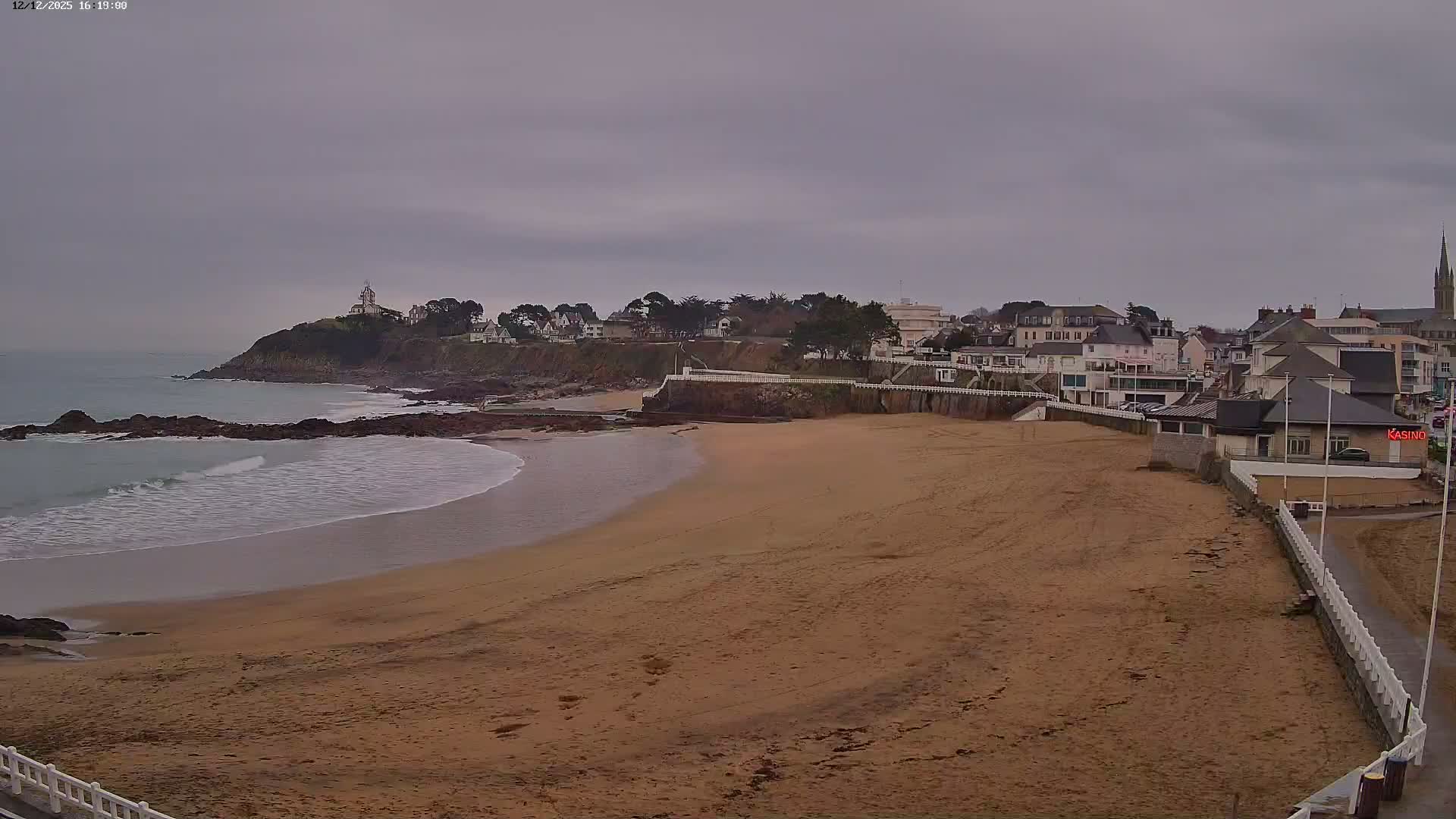 Saint-Quay-Portrieux Beach Live Cam - Saint-Breiuc, Cotes-d'Armor, Bretagne, France