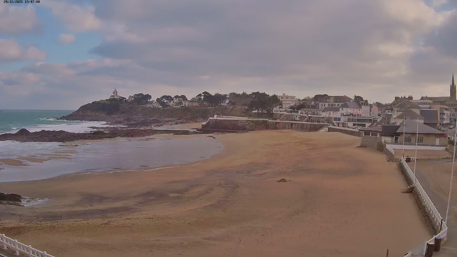 Saint-Quay-Portrieux Beach Live Cam - Saint-Breiuc, Cotes-d'Armor, Bretagne, France