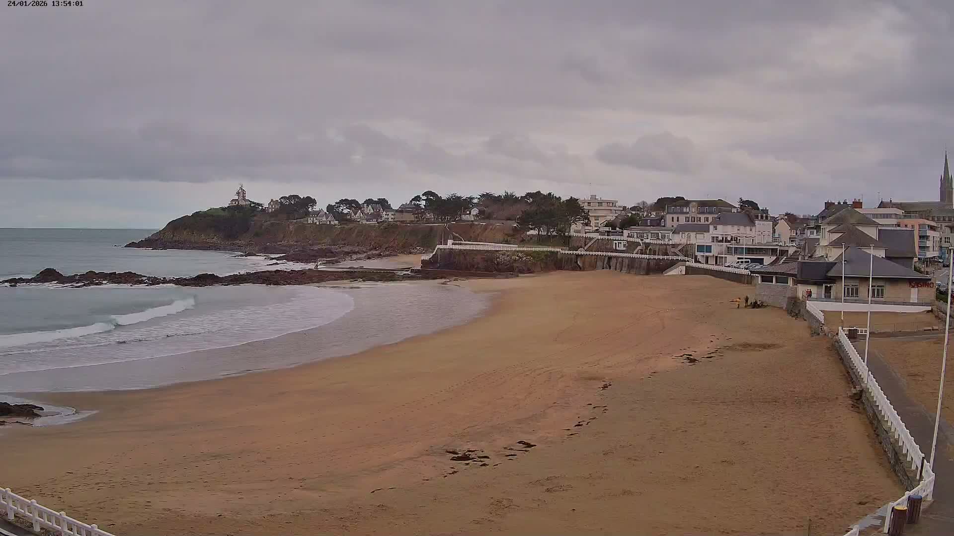 Saint-Quay-Portrieux Beach Live Cam - Saint-Breiuc, Cotes-d'Armor, Bretagne, France