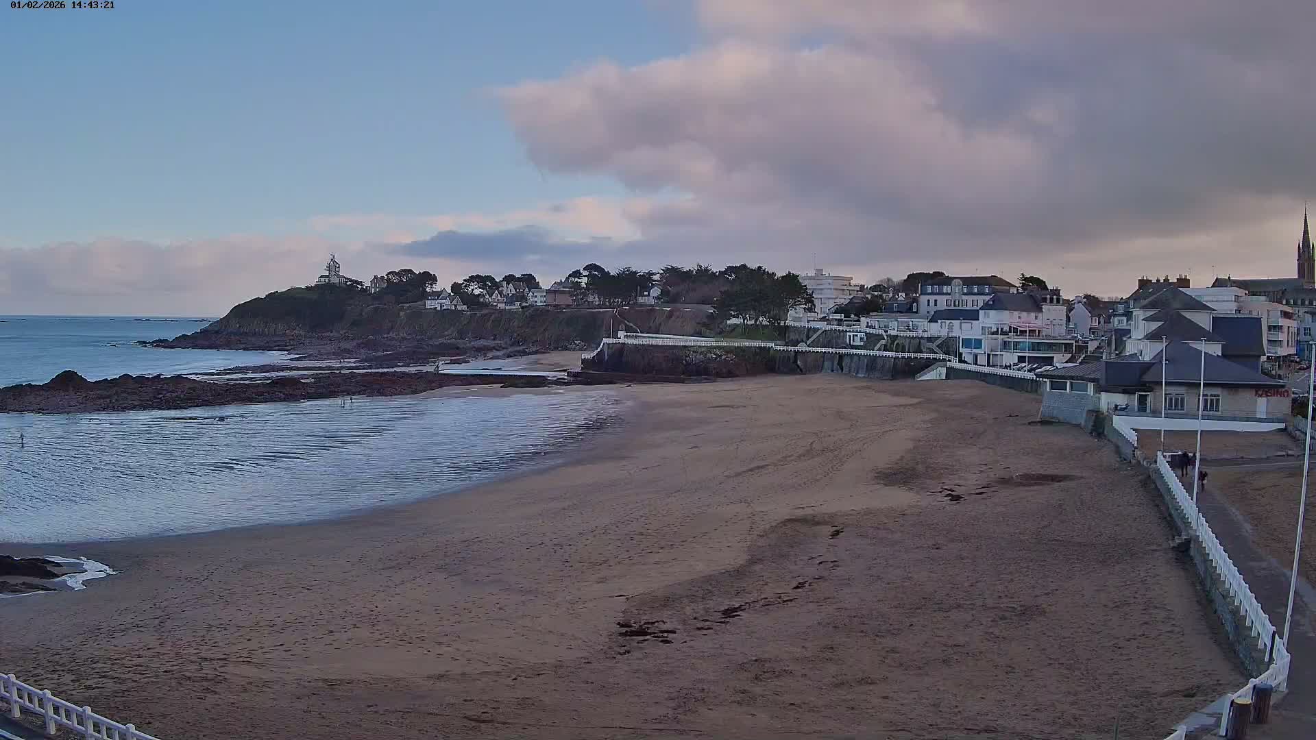 Saint-Quay-Portrieux Beach Live Cam - Saint-Breiuc, Cotes-d'Armor, Bretagne, France