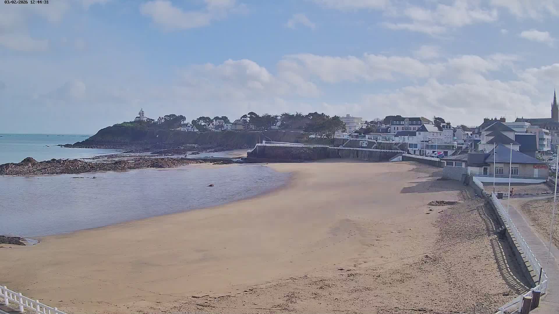 Saint-Quay-Portrieux Beach Live Cam - Saint-Breiuc, Cotes-d'Armor, Bretagne, France