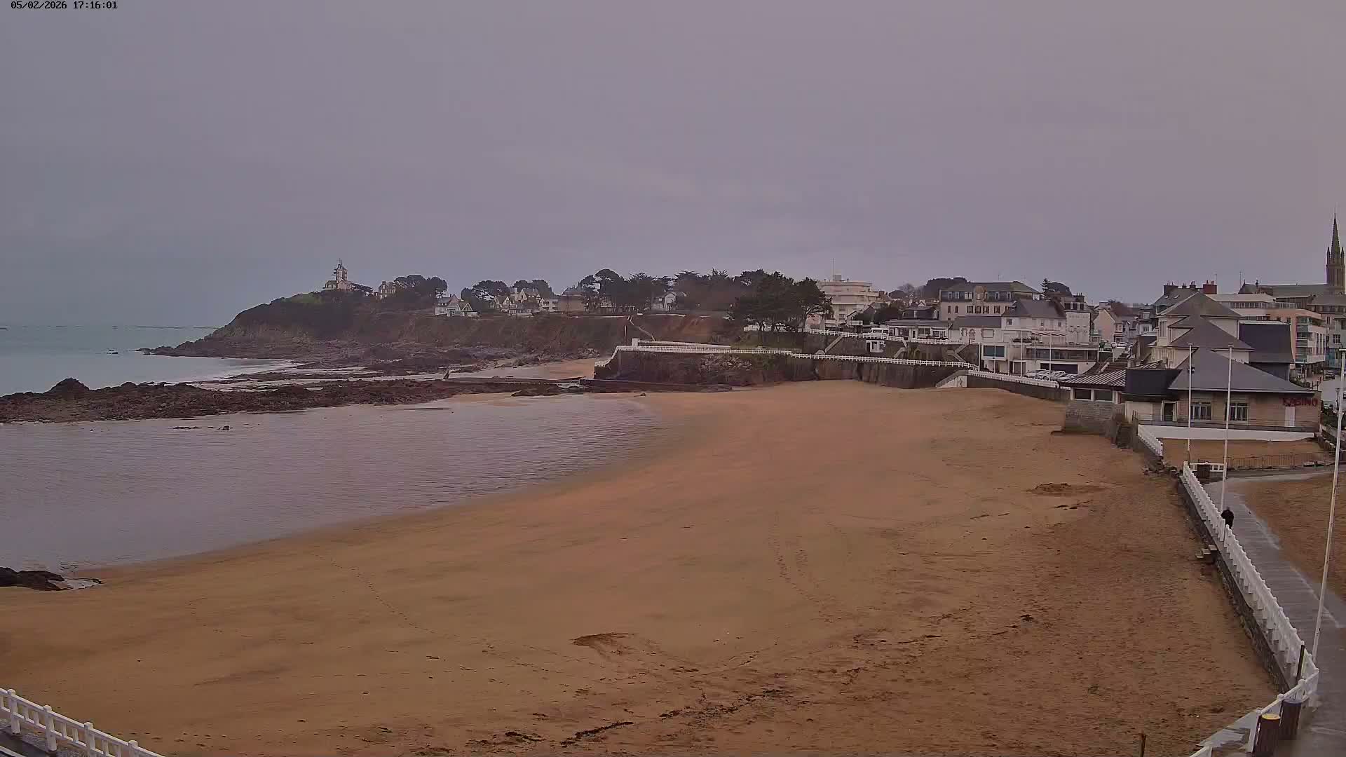 Saint-Quay-Portrieux Beach Live Cam - Saint-Breiuc, Cotes-d'Armor, Bretagne, France