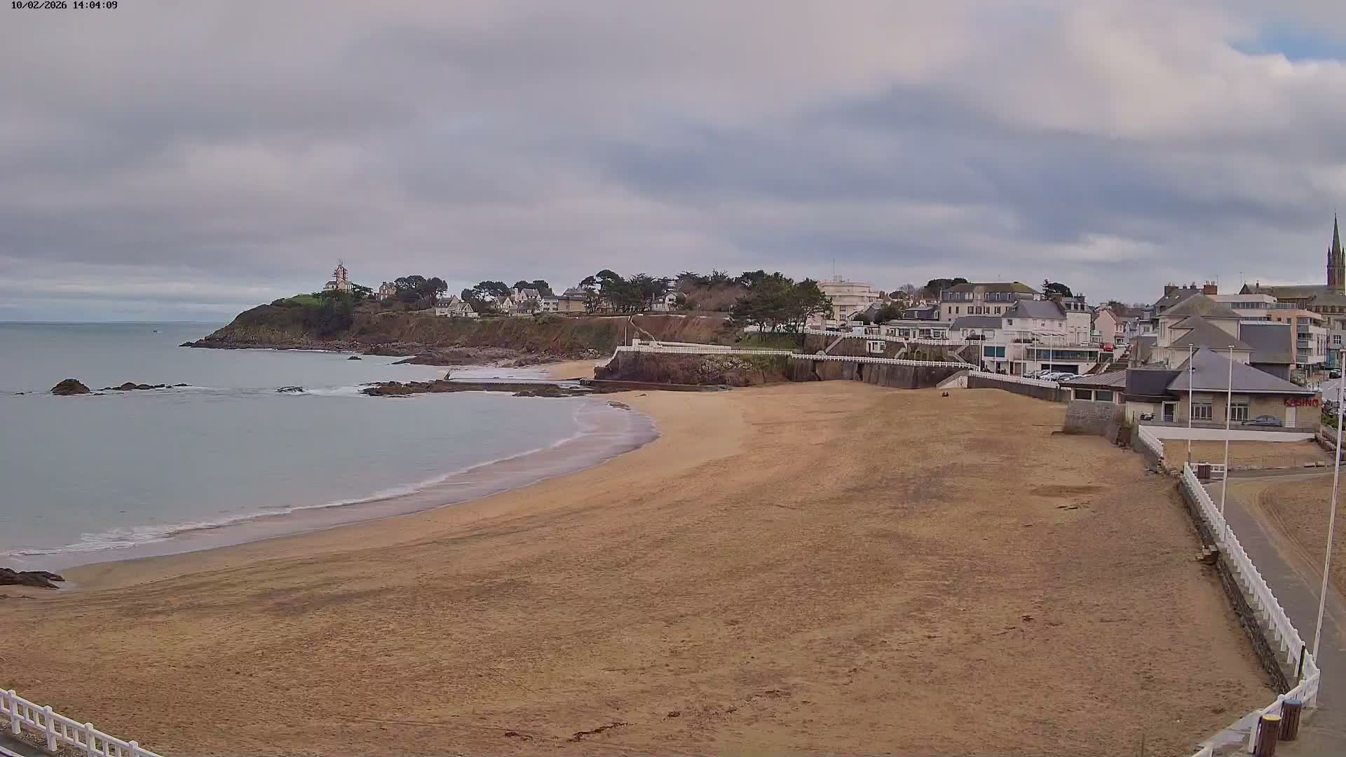 Saint-Quay-Portrieux Beach Live Cam - Saint-Breiuc, Cotes-d'Armor, Bretagne, France