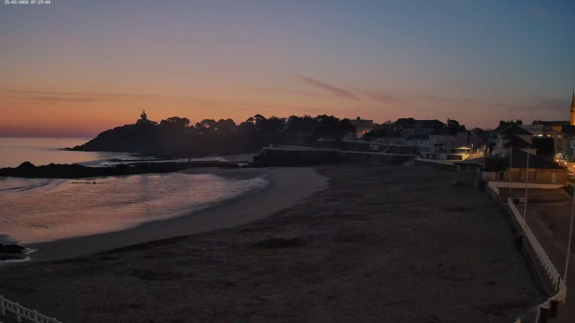 Saint-Quay-Portrieux Beach Live Cam - Saint-Breiuc, Cotes-d'Armor, Bretagne, France