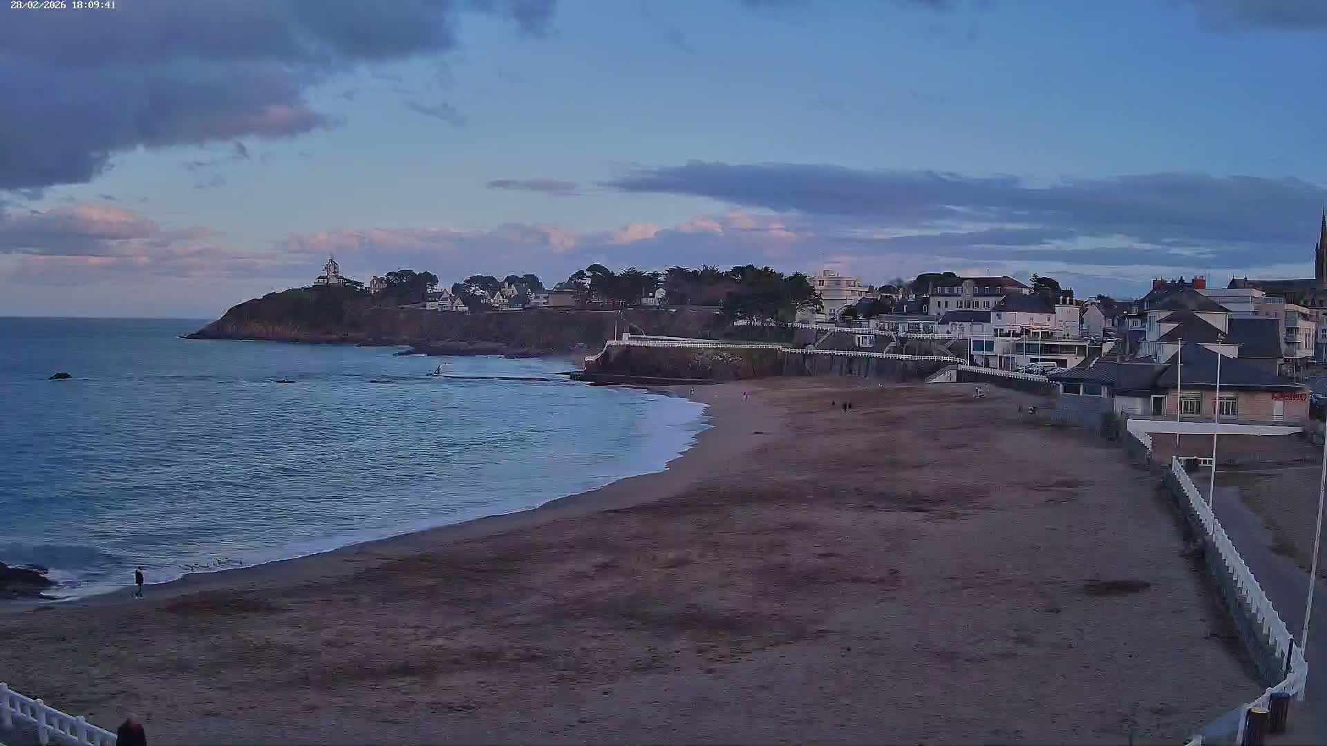 Saint-Quay-Portrieux Beach Live Cam - Saint-Breiuc, Cotes-d'Armor, Bretagne, France