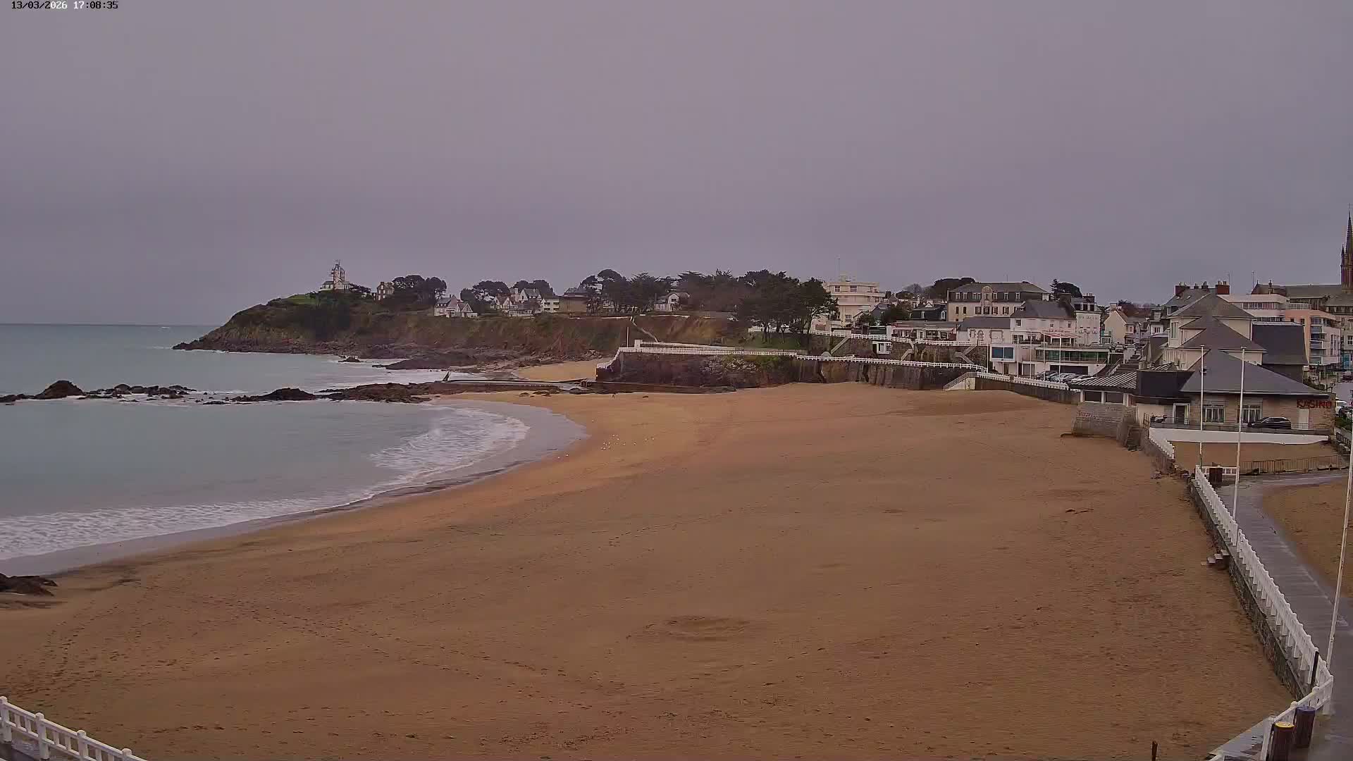 Saint-Quay-Portrieux Beach Live Cam - Saint-Breiuc, Cotes-d'Armor, Bretagne, France