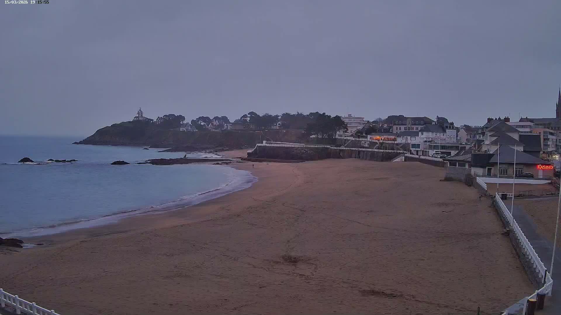 Saint-Quay-Portrieux Beach Live Cam - Saint-Breiuc, Cotes-d'Armor, Bretagne, France