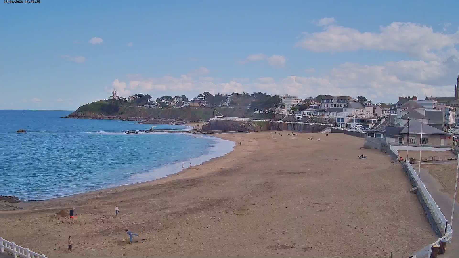 Saint-Quay-Portrieux Beach Live Cam - Saint-Breiuc, Cotes-d'Armor, Bretagne, France