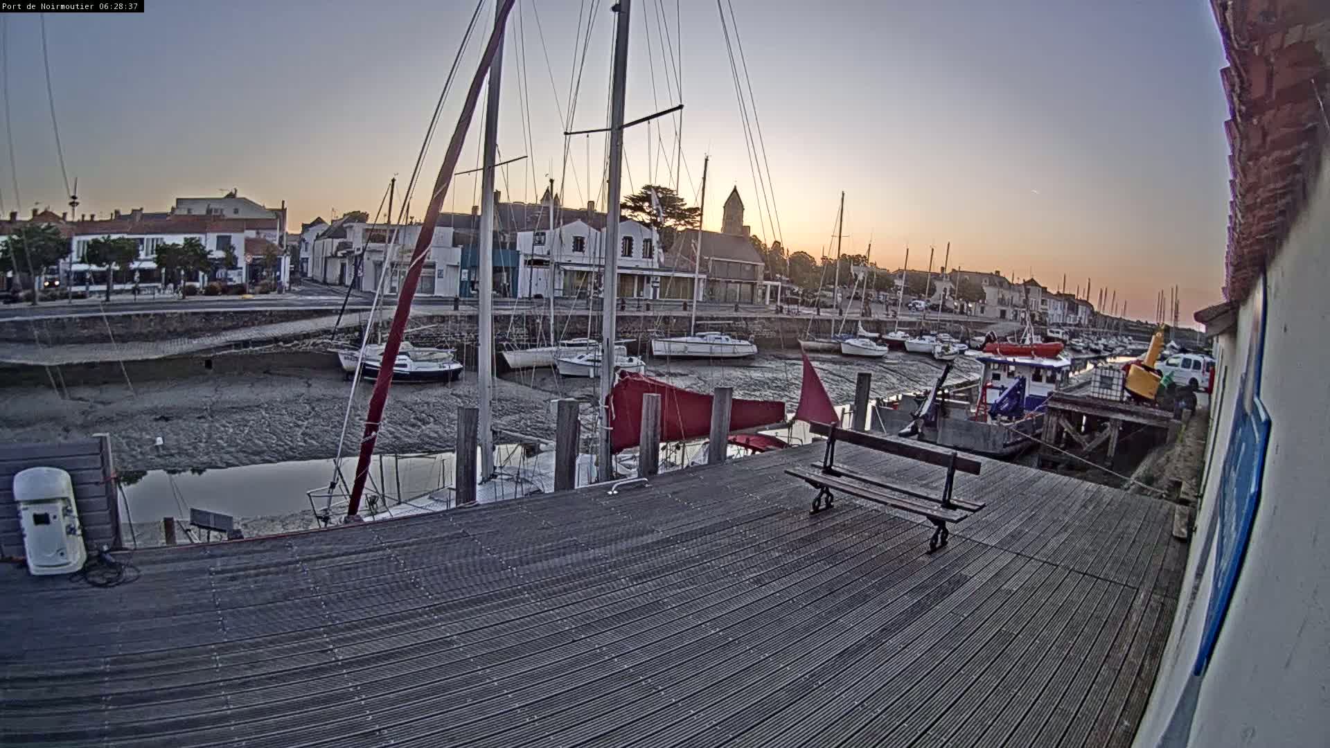 Noirmoutier-en-l'lle Village Live Cam - Les Sables-d'Olonne, Vendée, Pays de la Loire, France