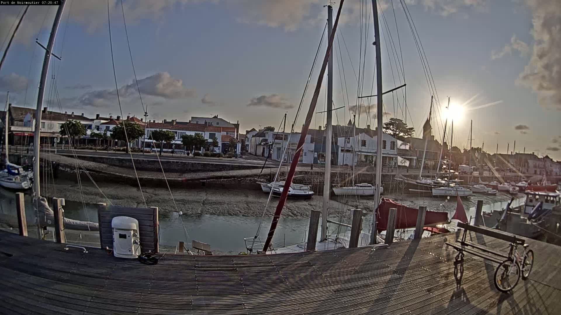 Noirmoutier-en-l'lle Village Live Cam - Les Sables-d'Olonne, Vendée, Pays de la Loire, France