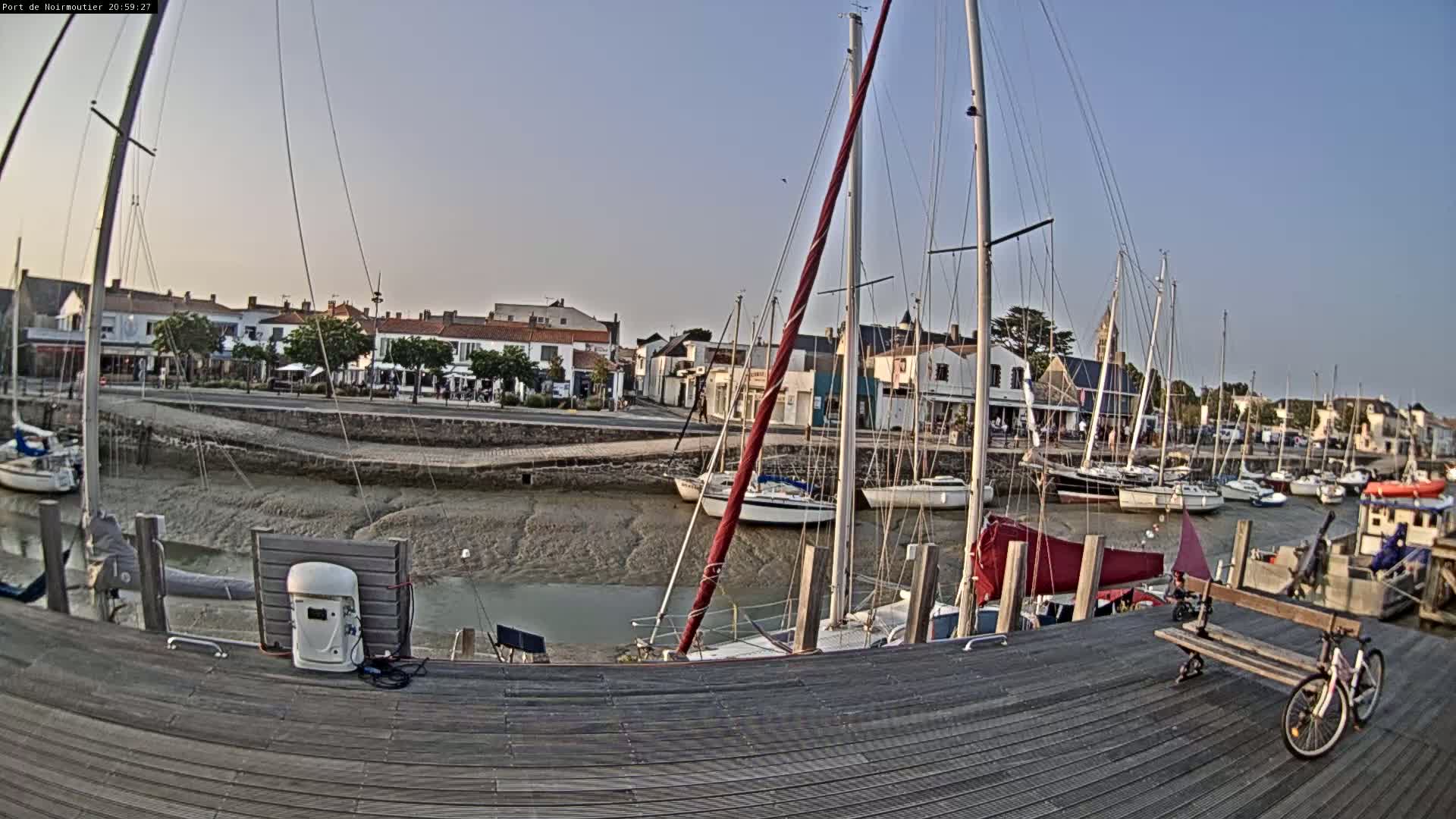 Noirmoutier-en-l'lle Village Live Cam - Les Sables-d'Olonne, Vendée, Pays de la Loire, France