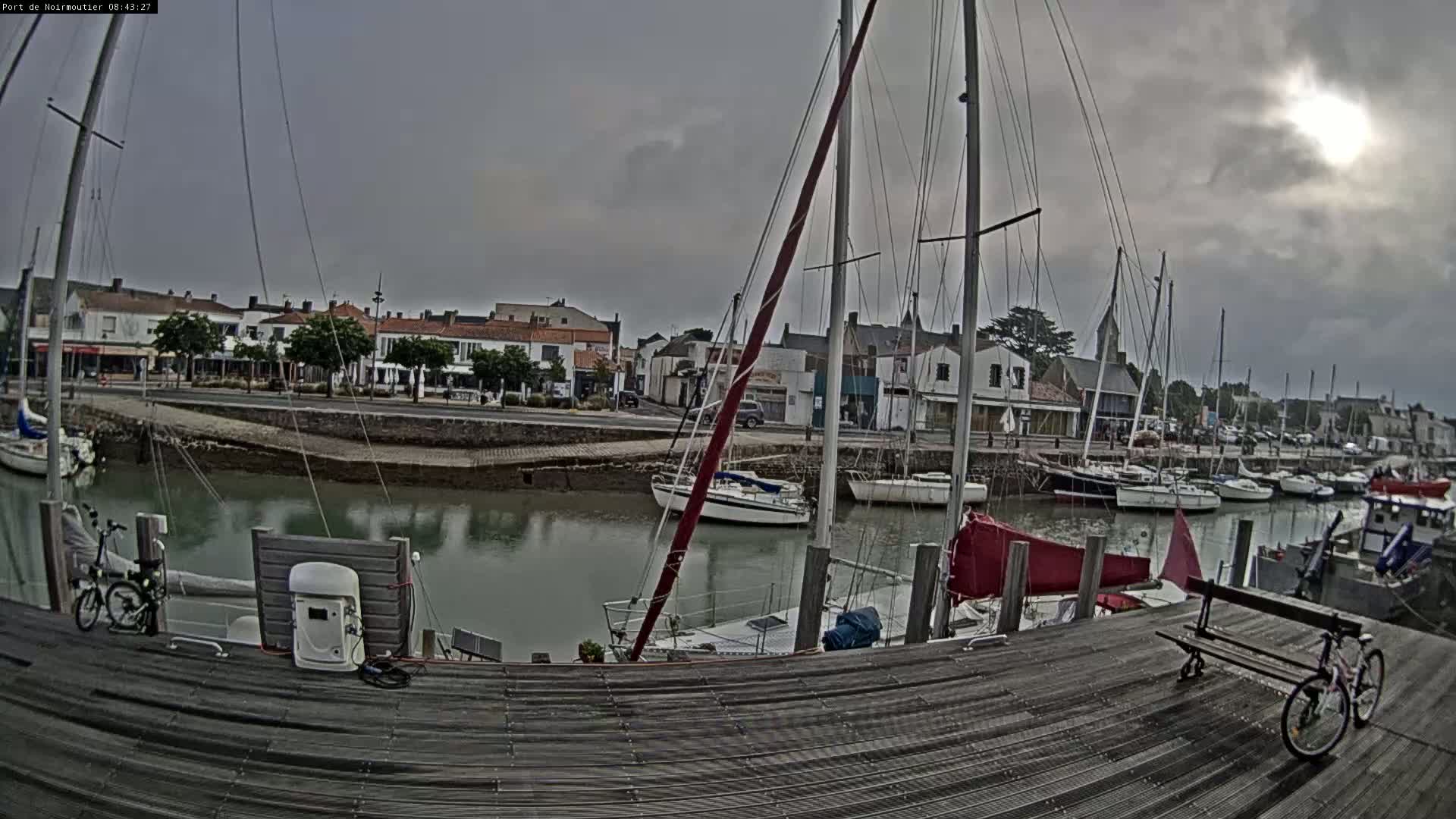 Noirmoutier-en-l'lle Village Live Cam - Les Sables-d'Olonne, Vendée, Pays de la Loire, France