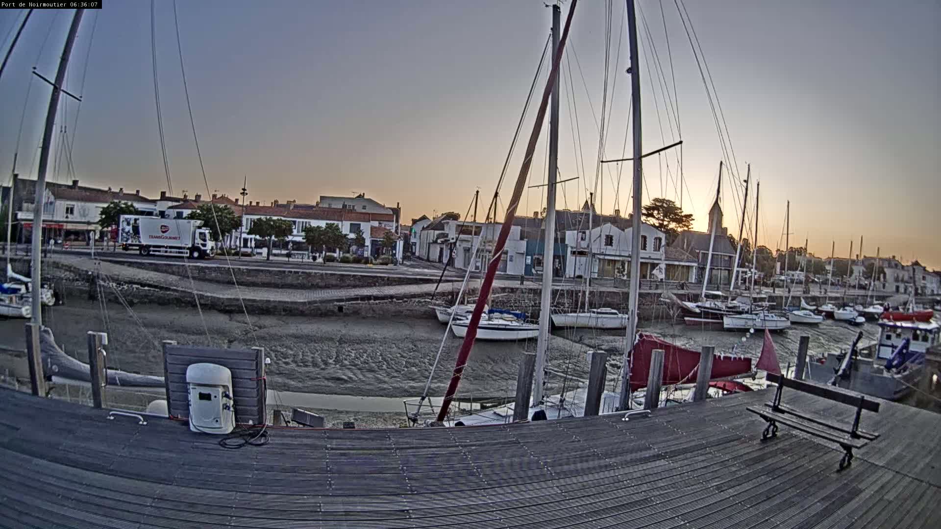 Noirmoutier-en-l'lle Village Live Cam - Les Sables-d'Olonne, Vendée, Pays de la Loire, France