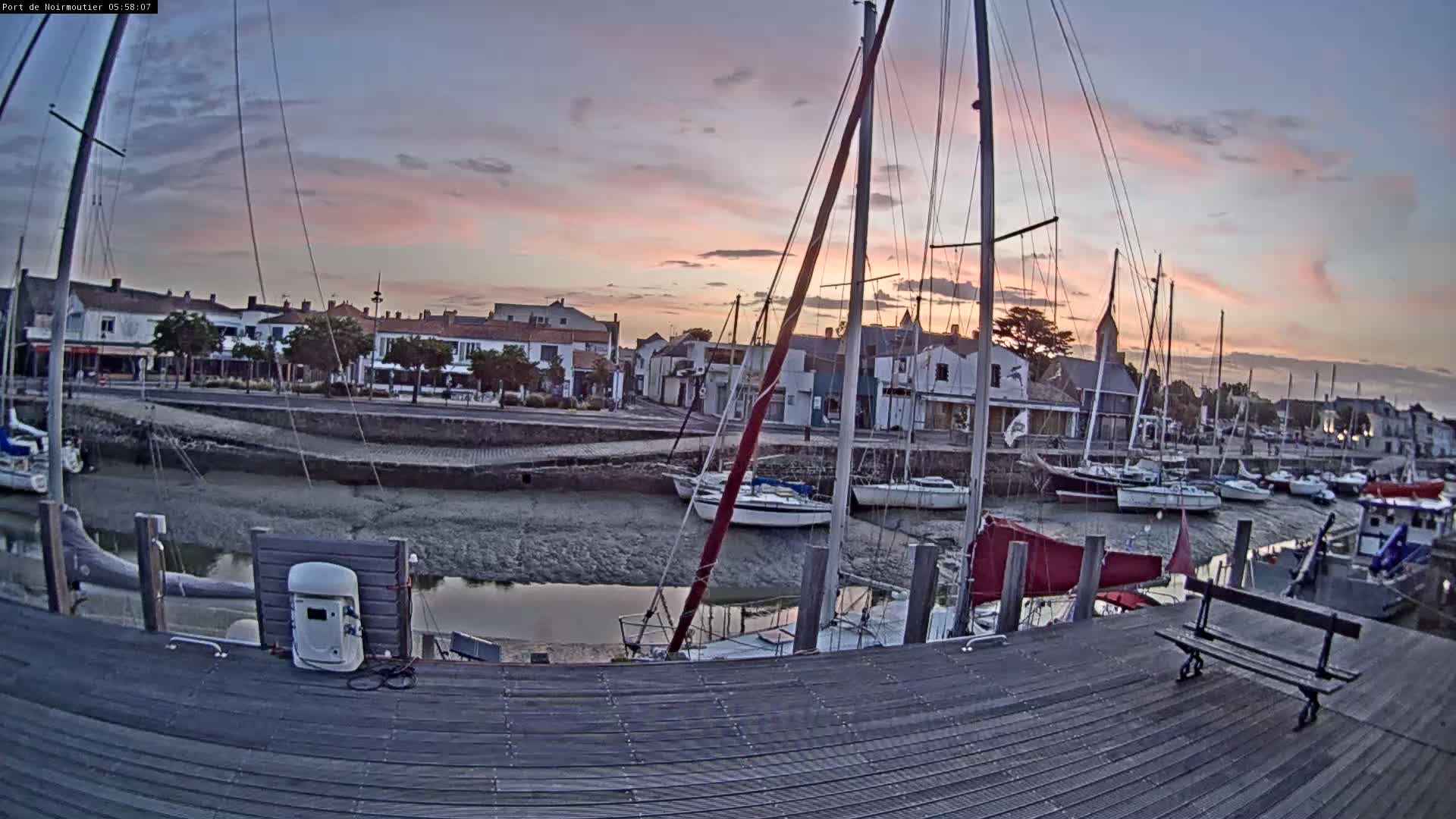 Noirmoutier-en-l'lle Village Live Cam - Les Sables-d'Olonne, Vendée, Pays de la Loire, France