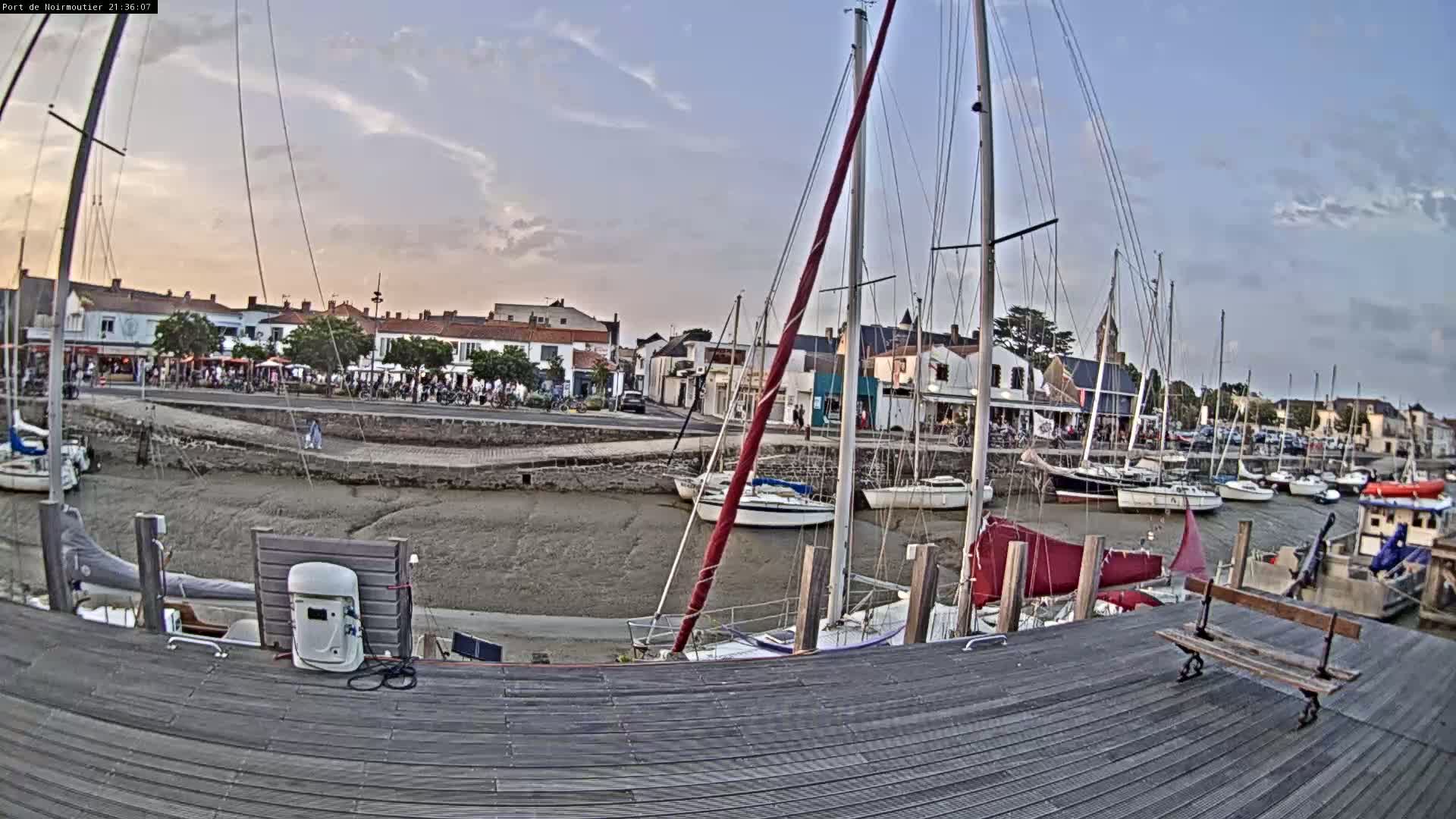 Noirmoutier-en-l'lle Village Live Cam - Les Sables-d'Olonne, Vendée, Pays de la Loire, France