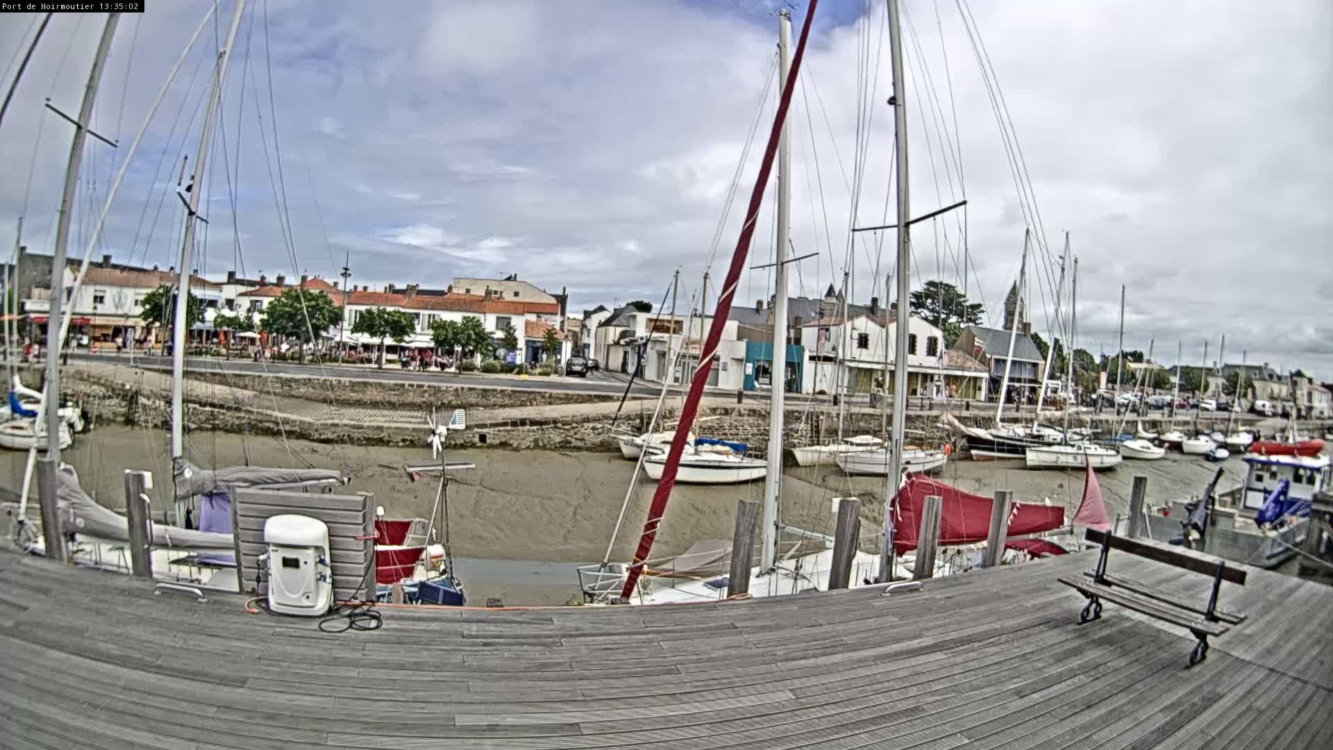 Noirmoutier-en-l'lle Village Live Cam - Les Sables-d'Olonne, Vendée, Pays de la Loire, France