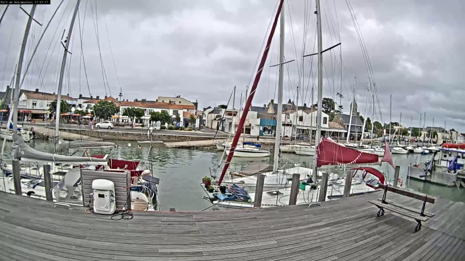 Noirmoutier-en-l'lle Village Live Cam - Les Sables-d'Olonne, Vendée, Pays de la Loire, France