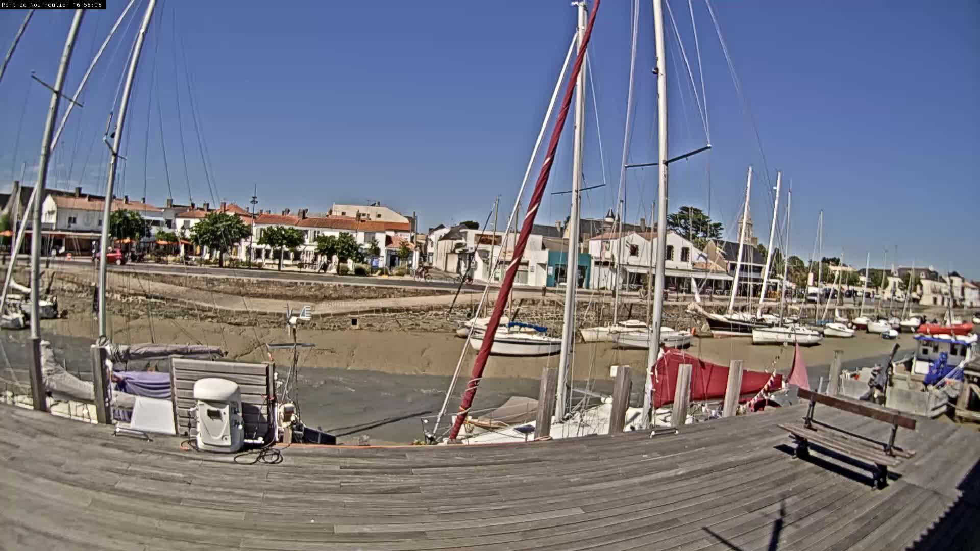 Noirmoutier-en-l'lle Village Live Cam - Les Sables-d'Olonne, Vendée, Pays de la Loire, France