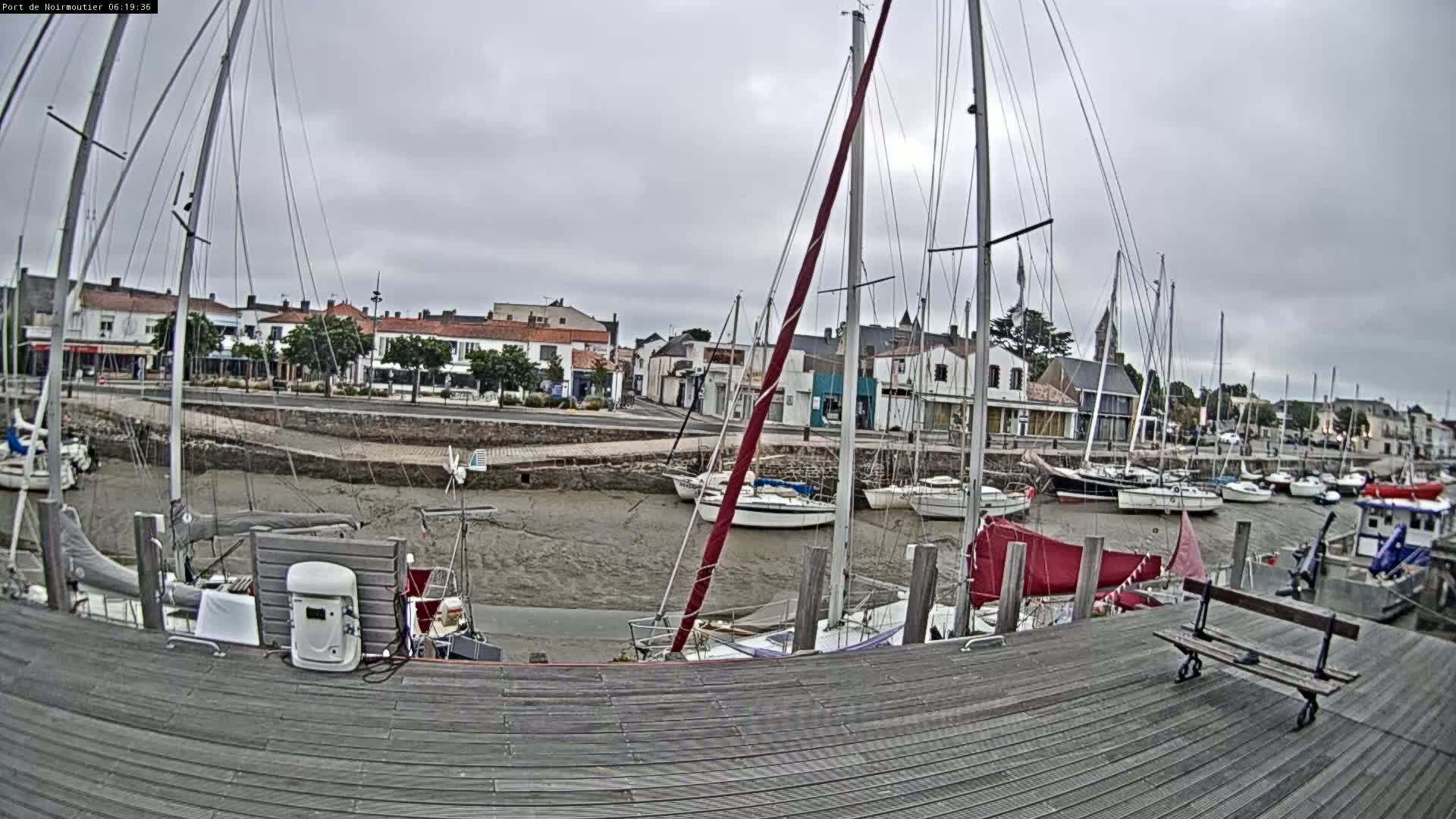 Noirmoutier-en-l'lle Village Live Cam - Les Sables-d'Olonne, Vendée, Pays de la Loire, France